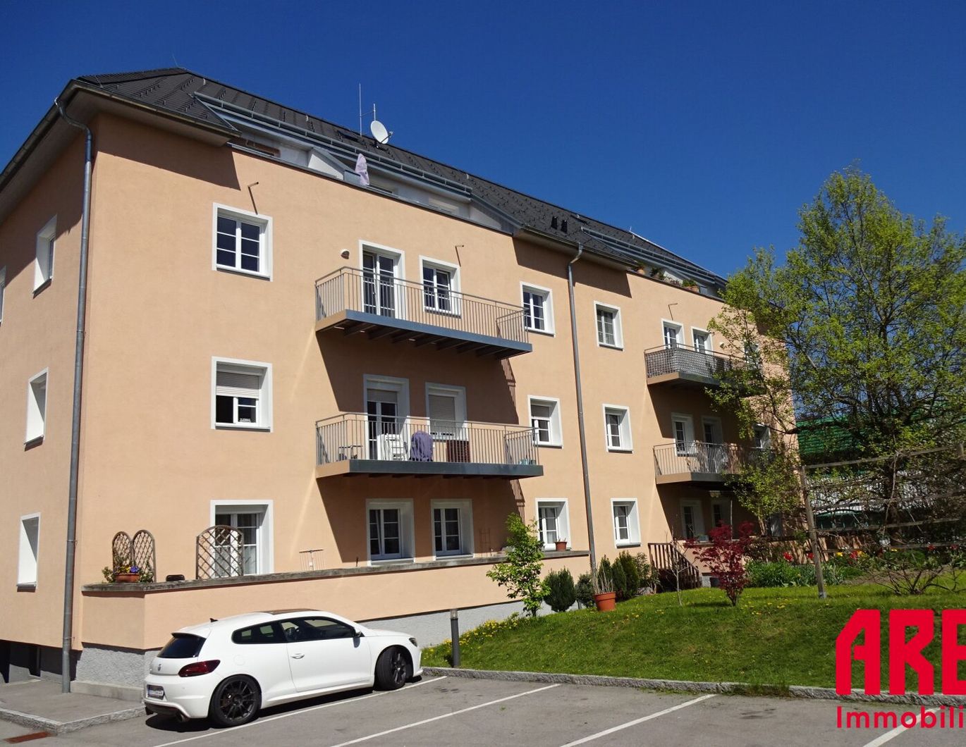 Großzügig und hell: 2-Zimmer-Maisonette-Wohnung in beliebter Wohngegend