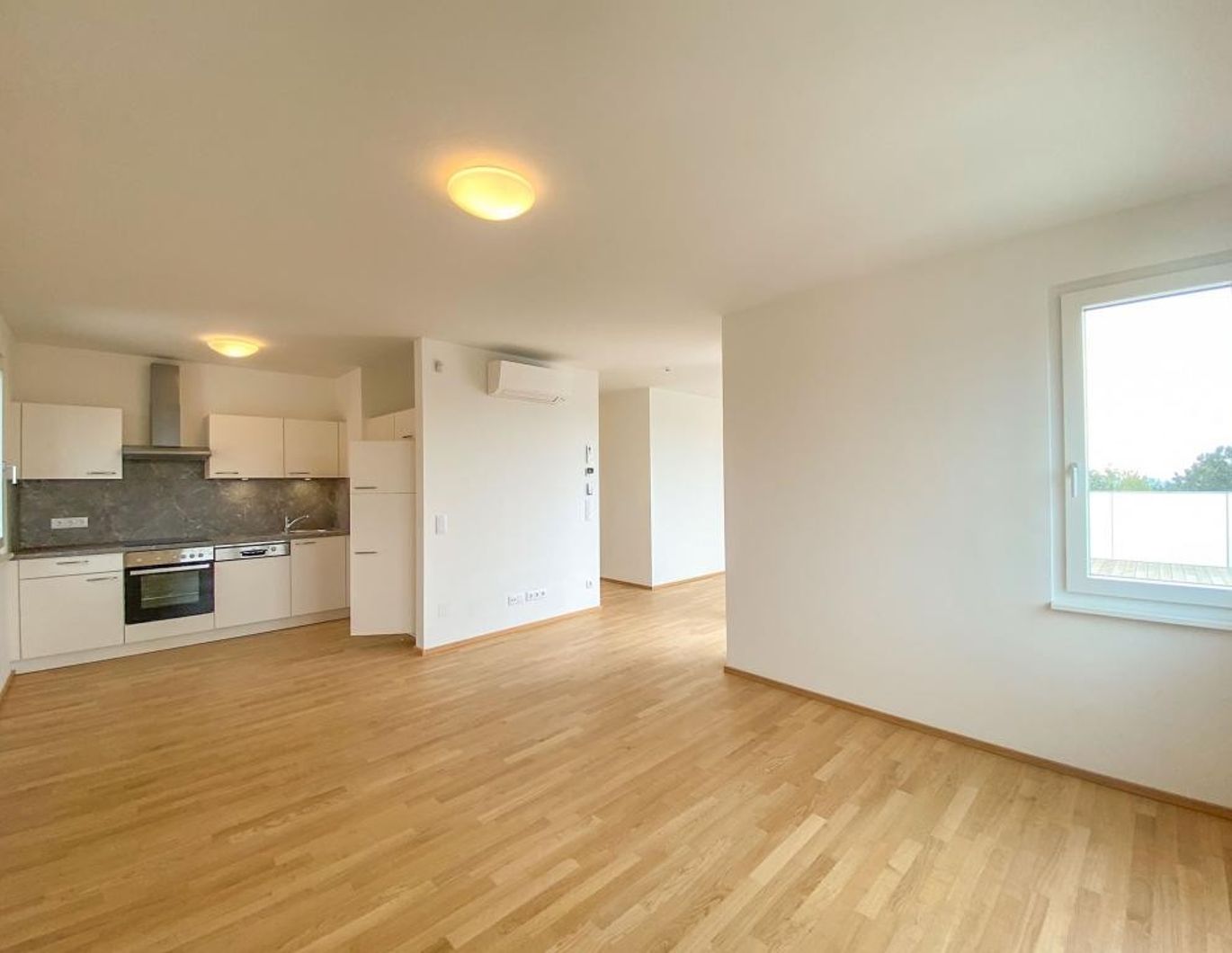 Exklusives Penthouse mit Terrasse, Weitblick & Tiefgarage // Exclusive Penthouse with Terrace, Panoramic Views & Underground Parking //