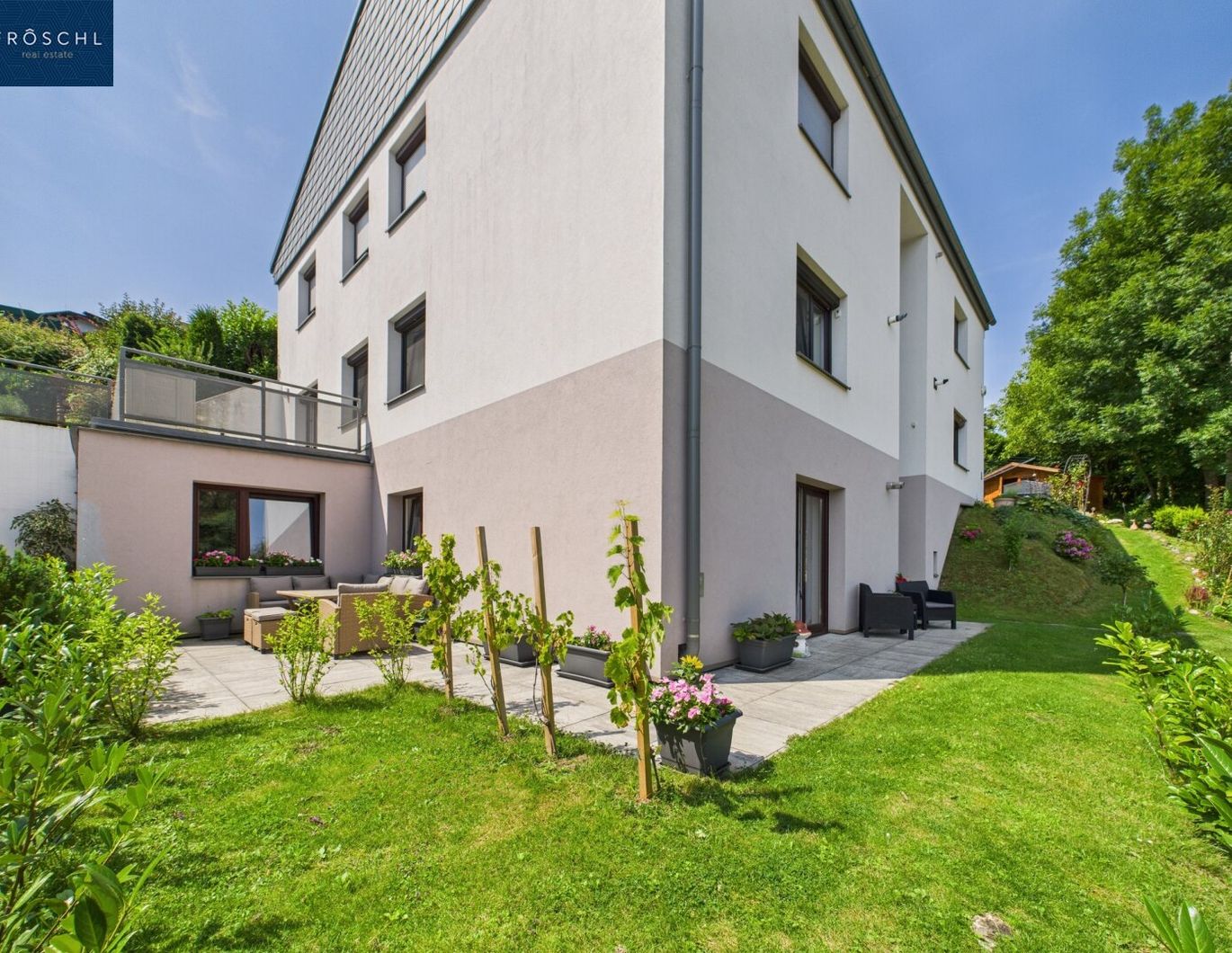 Entzückende renovierte Garten-Wohnung mit großzügiger Terrasse