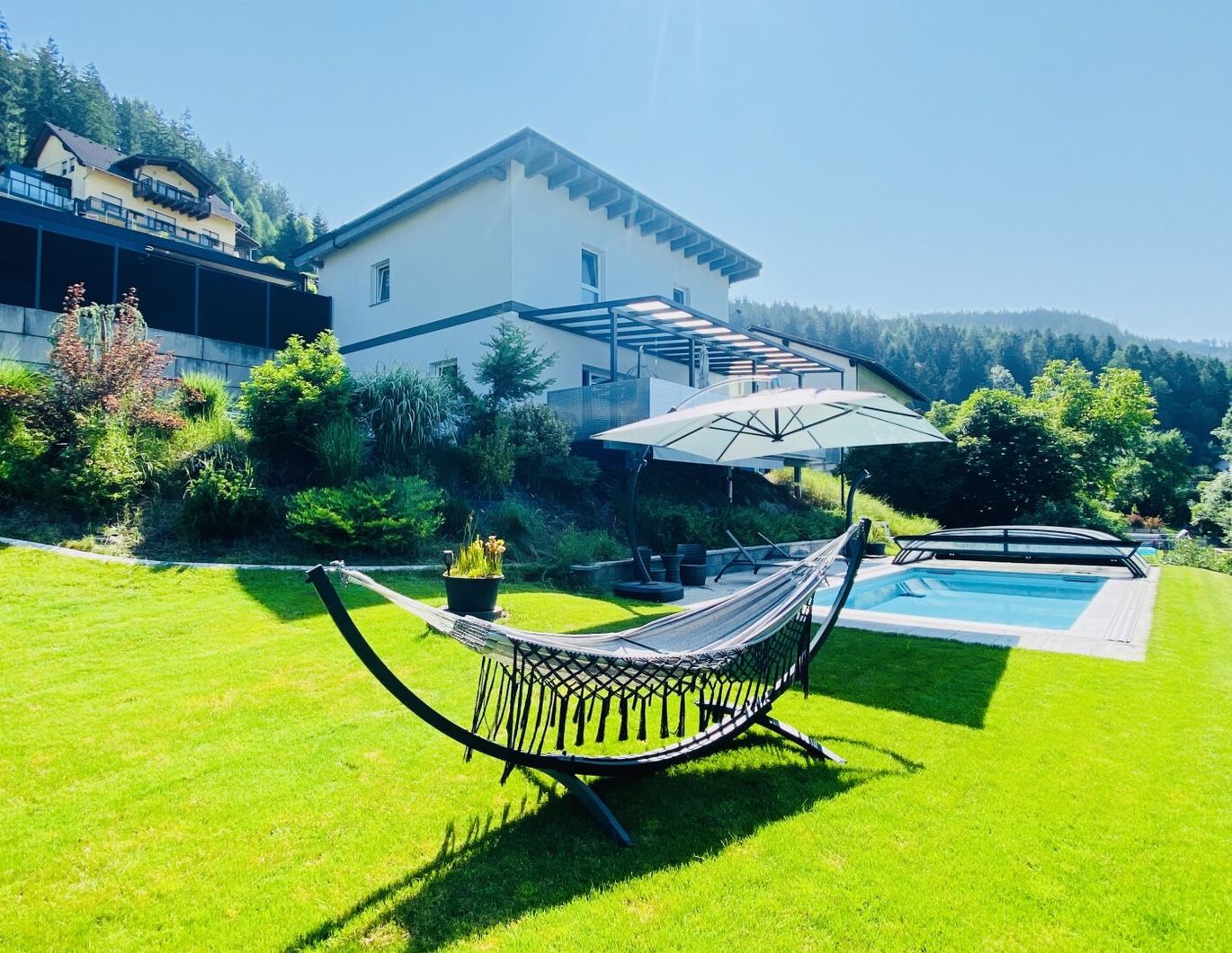 Traboch: Einziehen statt bauen - hochwertiges Einfamilienhaus inkl. Panoramablick & traumhafter Ruheoase mit Pool