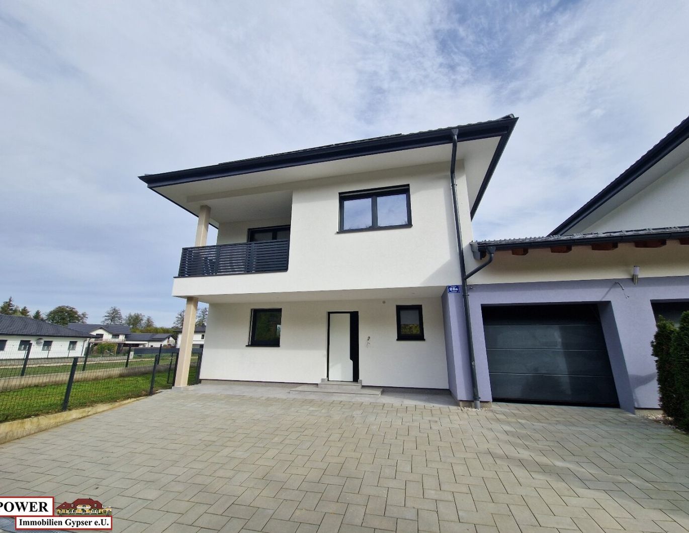 Doppelhaushälfte der besonderen Art Erstbezug !!