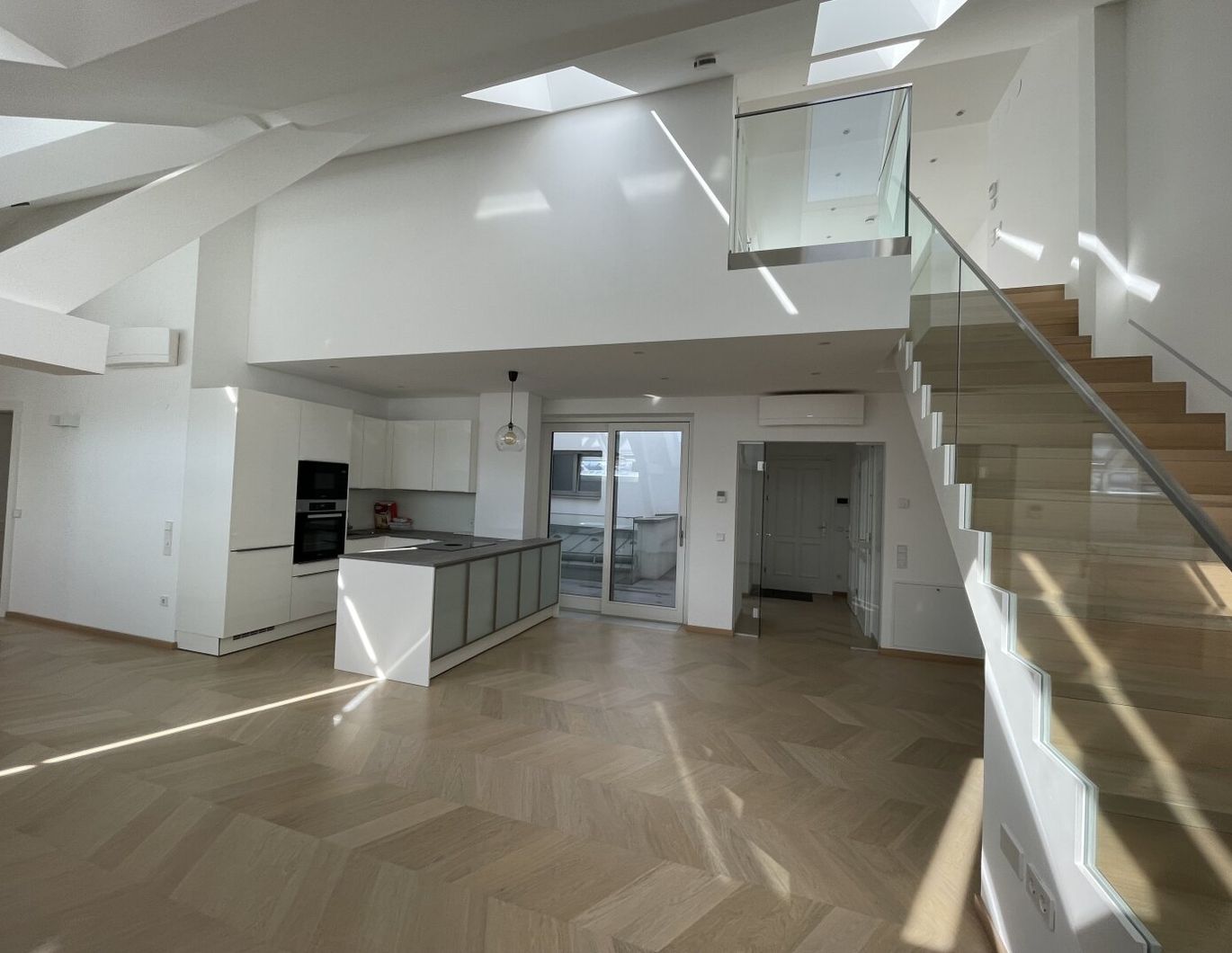 4 Zimmer-Maisonetten-Wohnung mit einer Terrasse und Studio