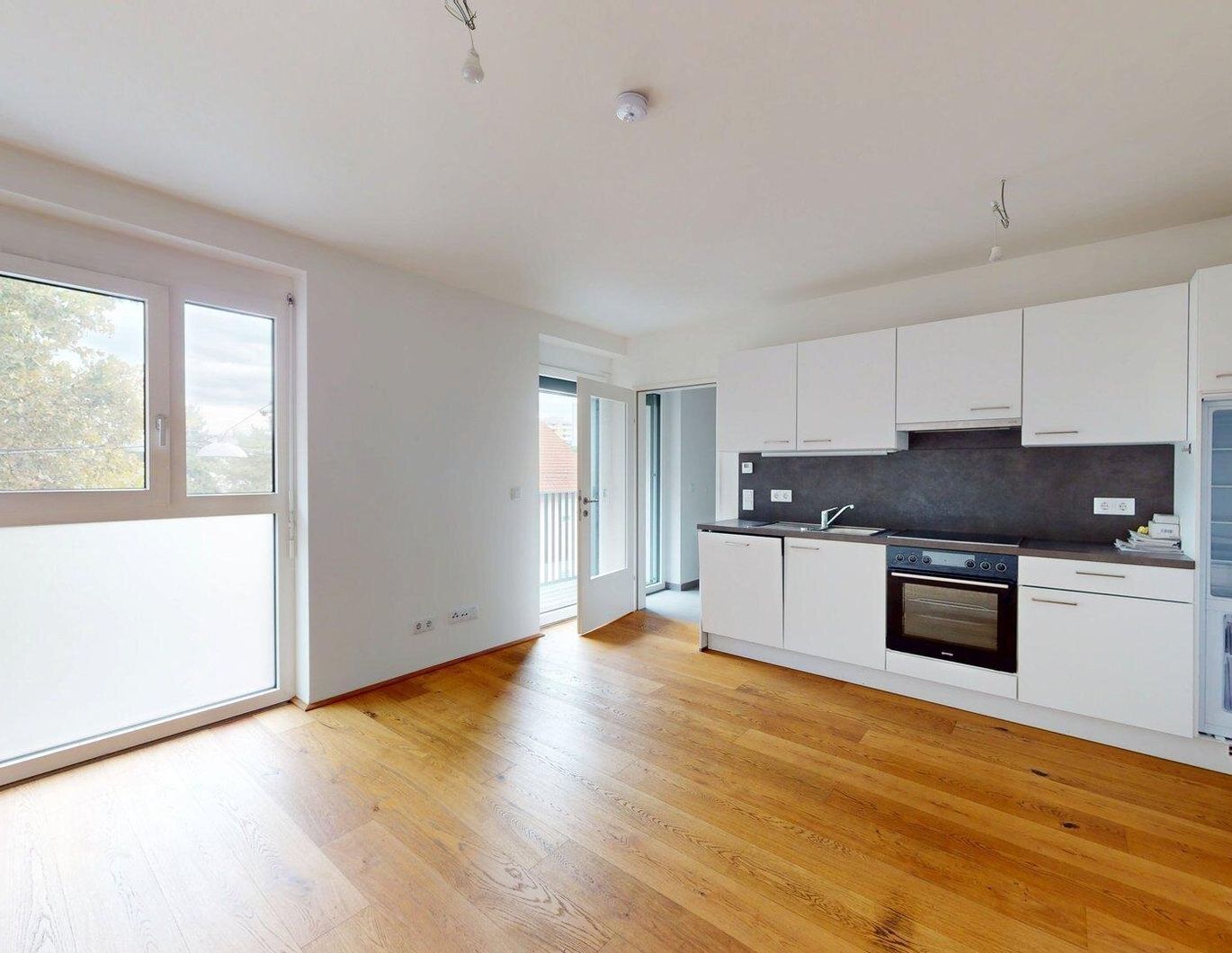 NEUWERTIGE 2-ZIMMER-WOHNUNG MIT LOGGIA