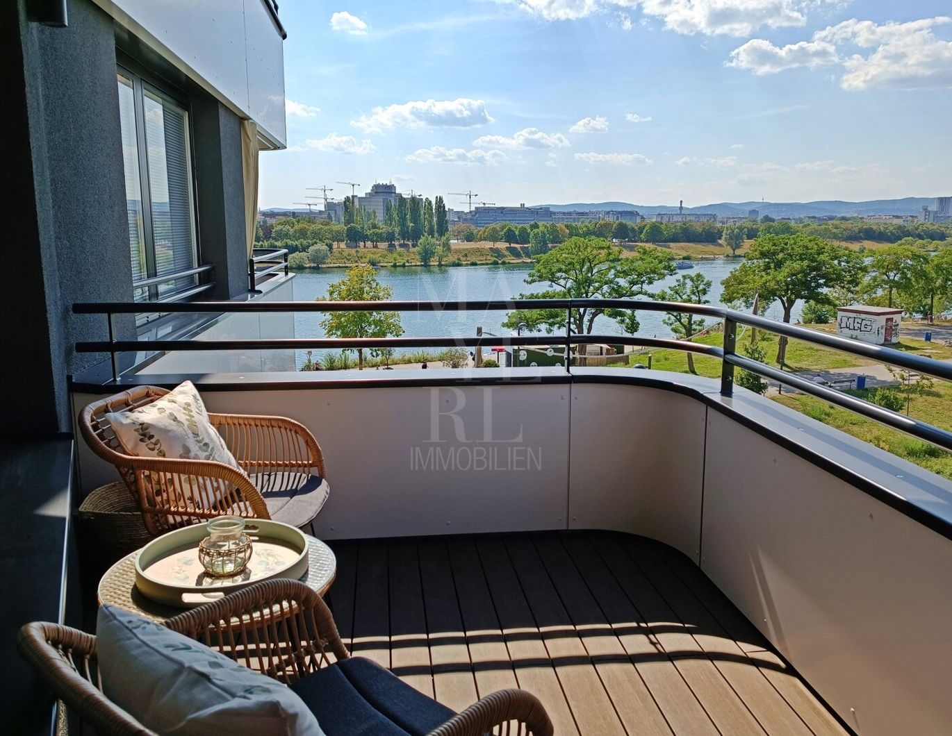 DC Residential - Exklusives Wohnen am Wasser