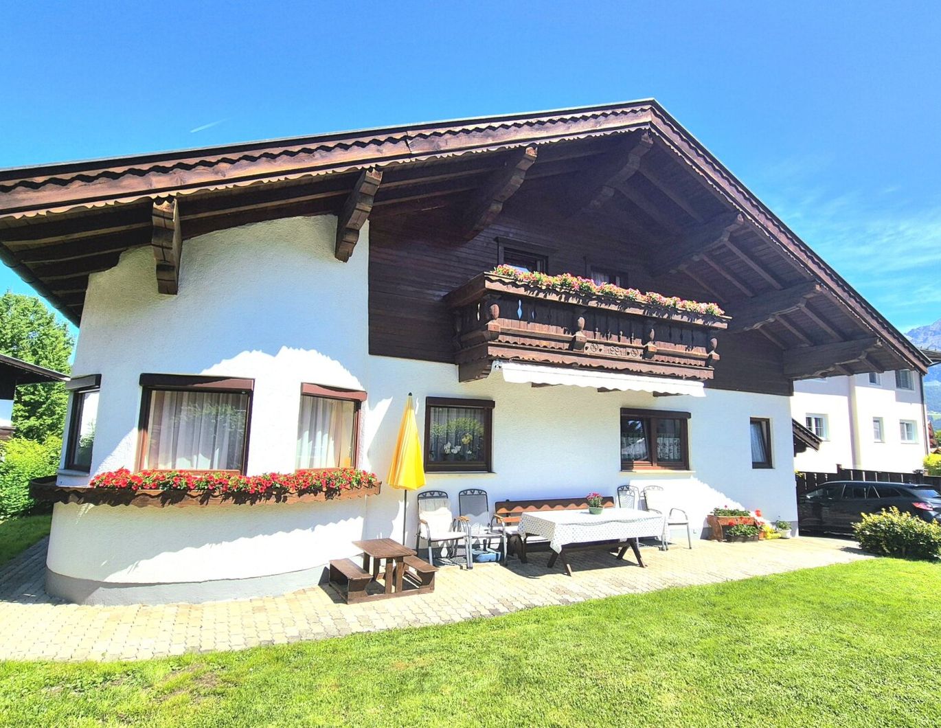 Gepflegtes leistbares Familienhaus in Dorfrandlage .