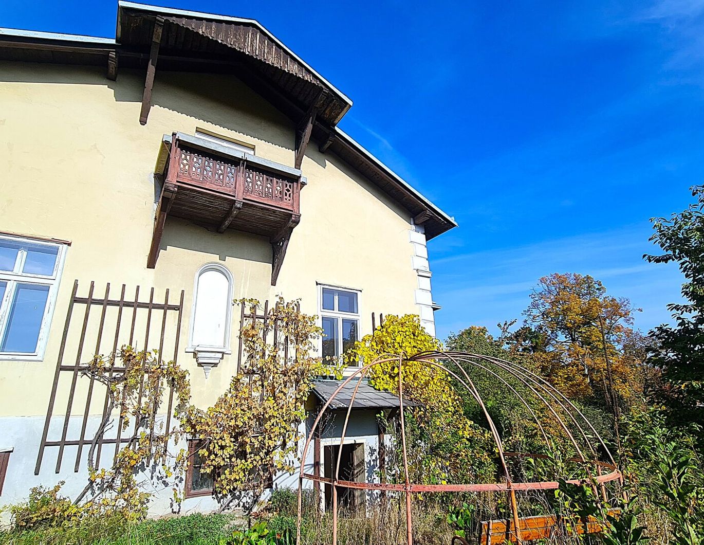 DORNBACH: Repräsentative Villa in Aussichtslage