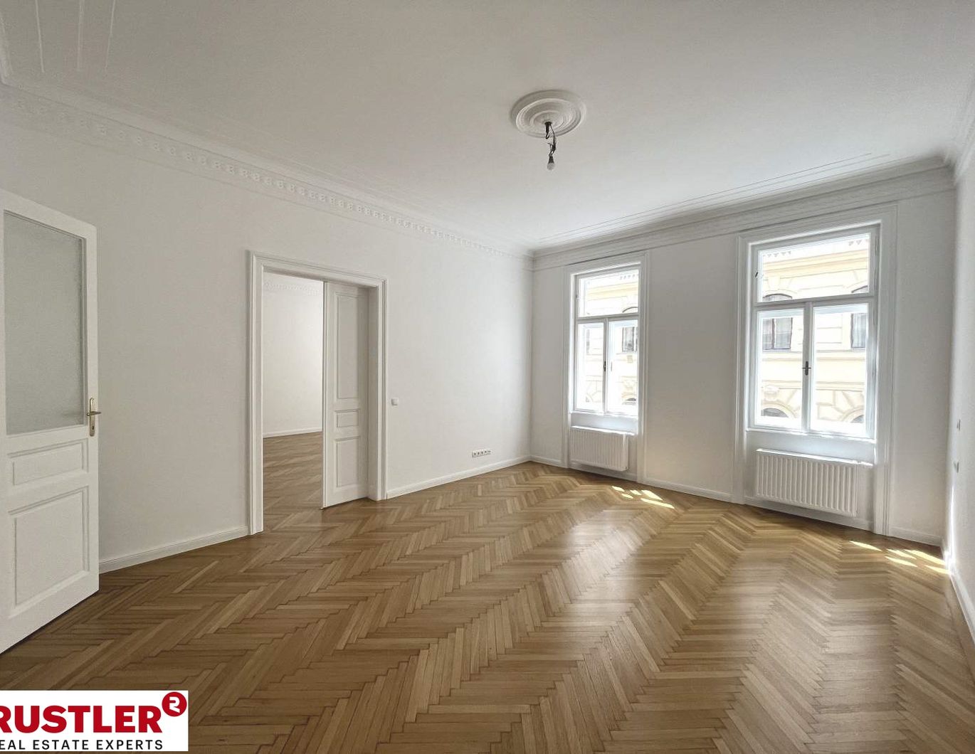 Sanierte Altbauwohnung bei der Mariahilfer Straße - 6 Zimmer + Balkon
