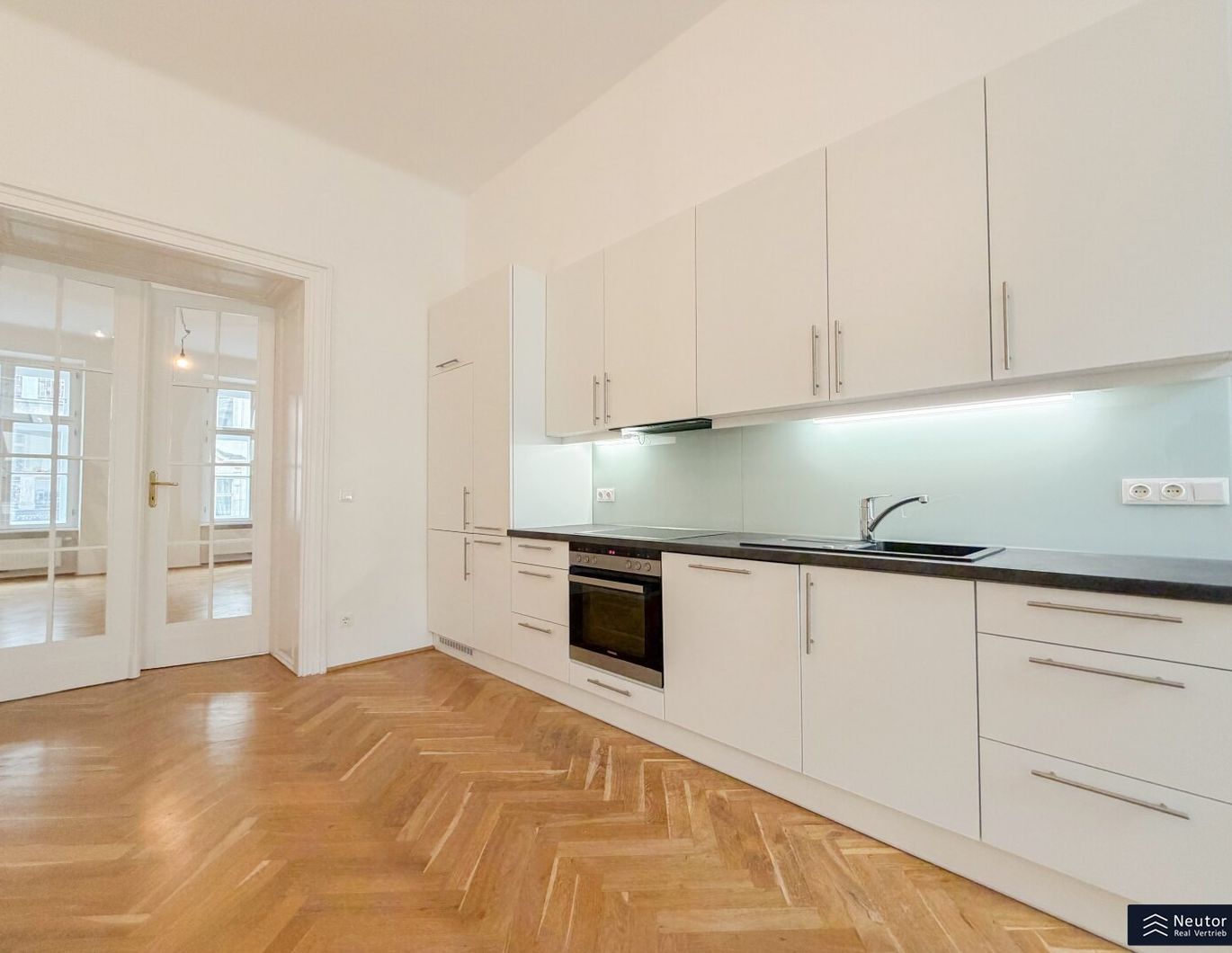 WOHNJUWEL MIT HISTORISCHEM CHARME - STILVOLL SANIERTE ALTBAUWOHNUNG IM HERZEN WIENS - NÄHE NASCHMARKT & KARLSKIRCHE