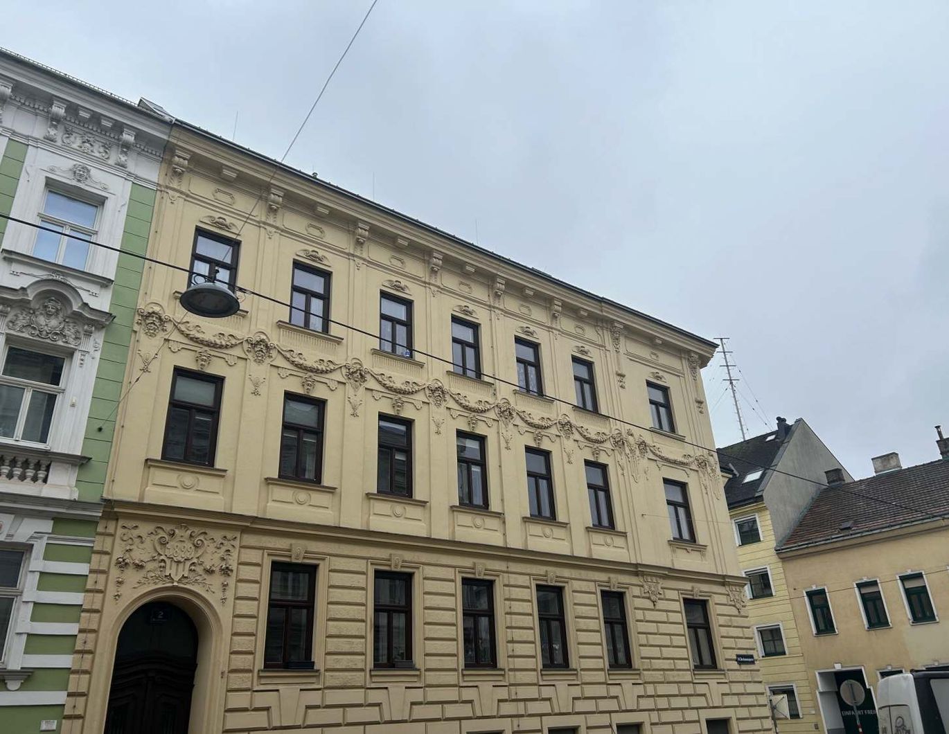 Schöne 3-Zimmer-Wohnung im Dachgeschoss mit Terrasse  - nähe Schönbrunn!