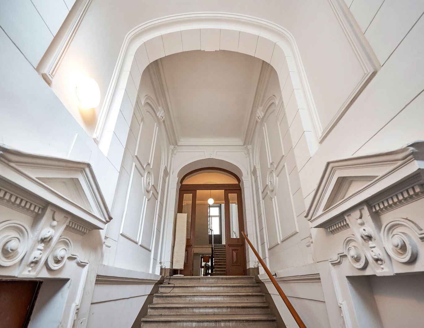 Sanierungsbedürftiger Stilaltbau mit Balkonoption!