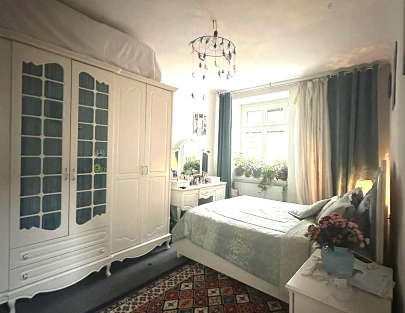 Drei Zimmer Wohnung-Hell-Klar-Altbau