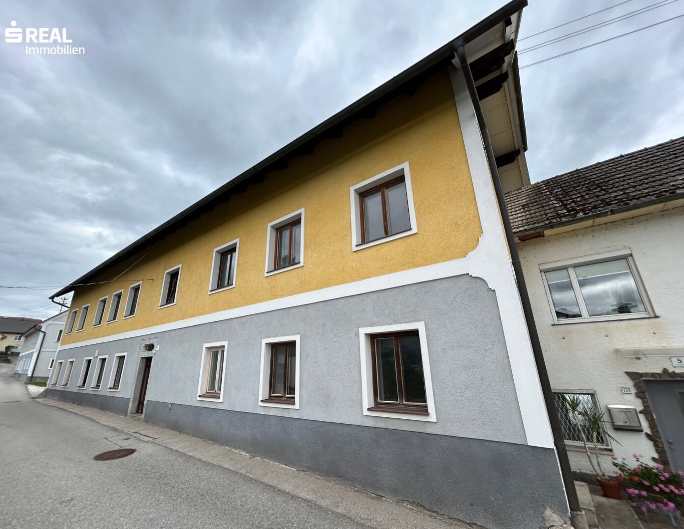 Sanierungsbedürftiges Gebäude zur individuellen Gestaltung
