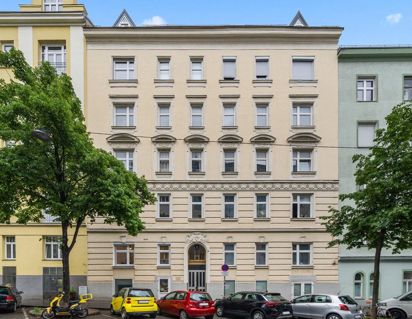 Erstbezug in Bestlage | Altbauwohnung mit Flair, Parkett & Designküche im Klinikviertel