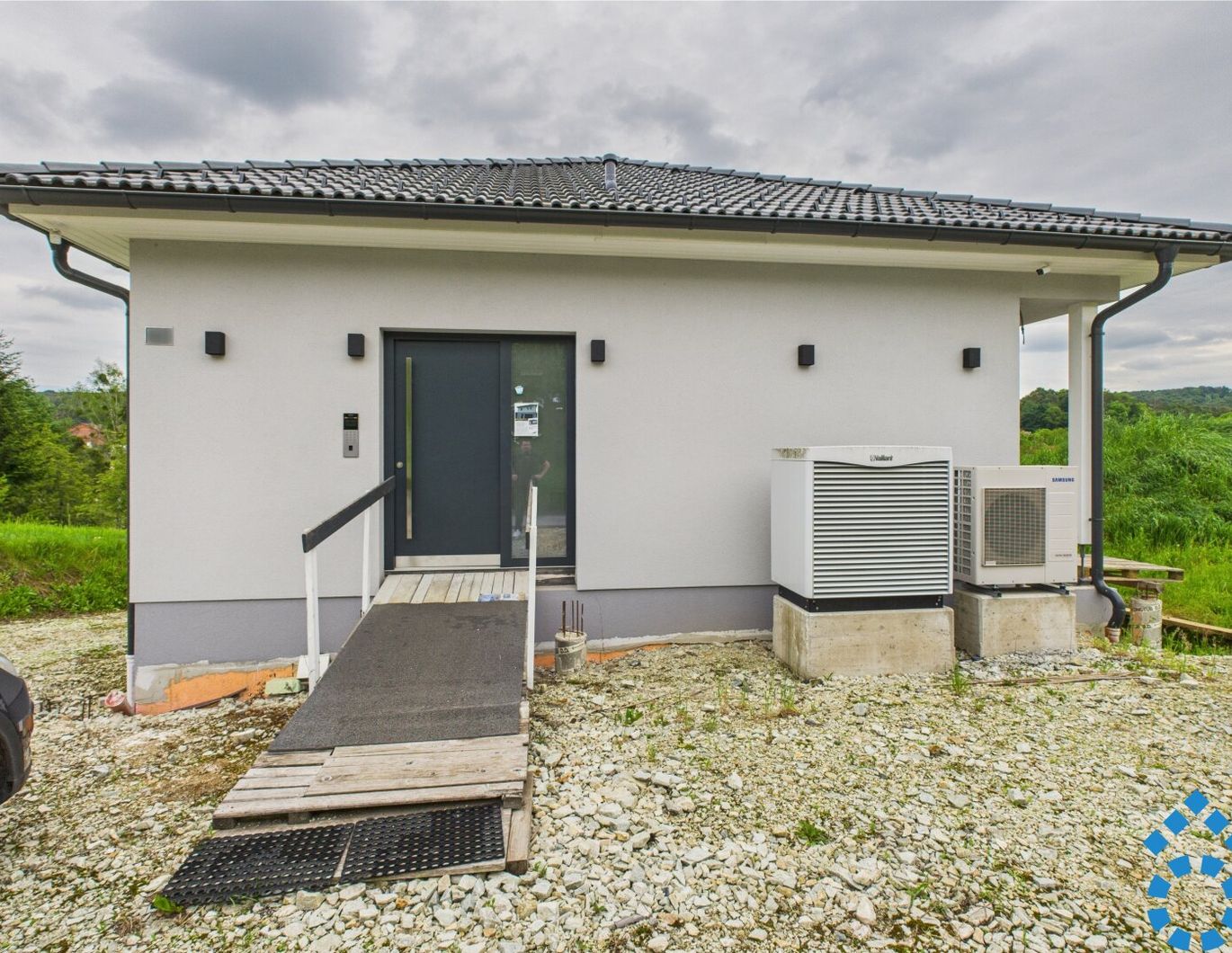 Niedrigenergiehaus mit modernster Technik und flexibler Gestaltung in idyllischer Lage