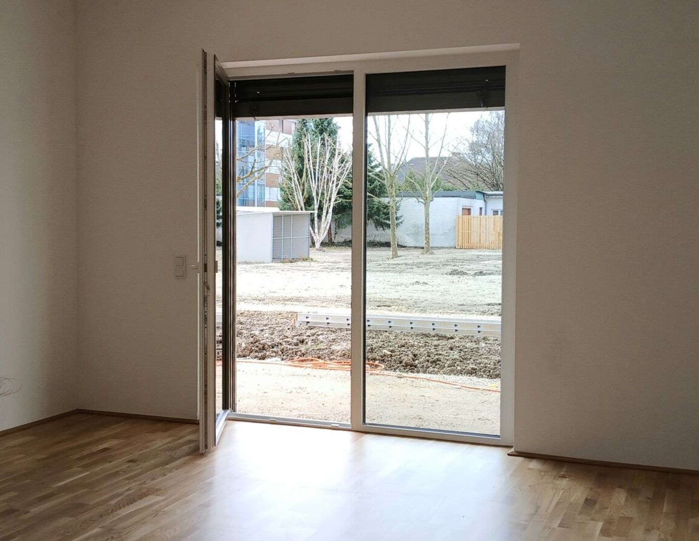 NEUBAU - ERSTBEZUG - Top 5 - Wunderschöne 2 Zimmerwohnung mit Terrasse, kleinem Garten und eigenem Tiefgaragenplatz