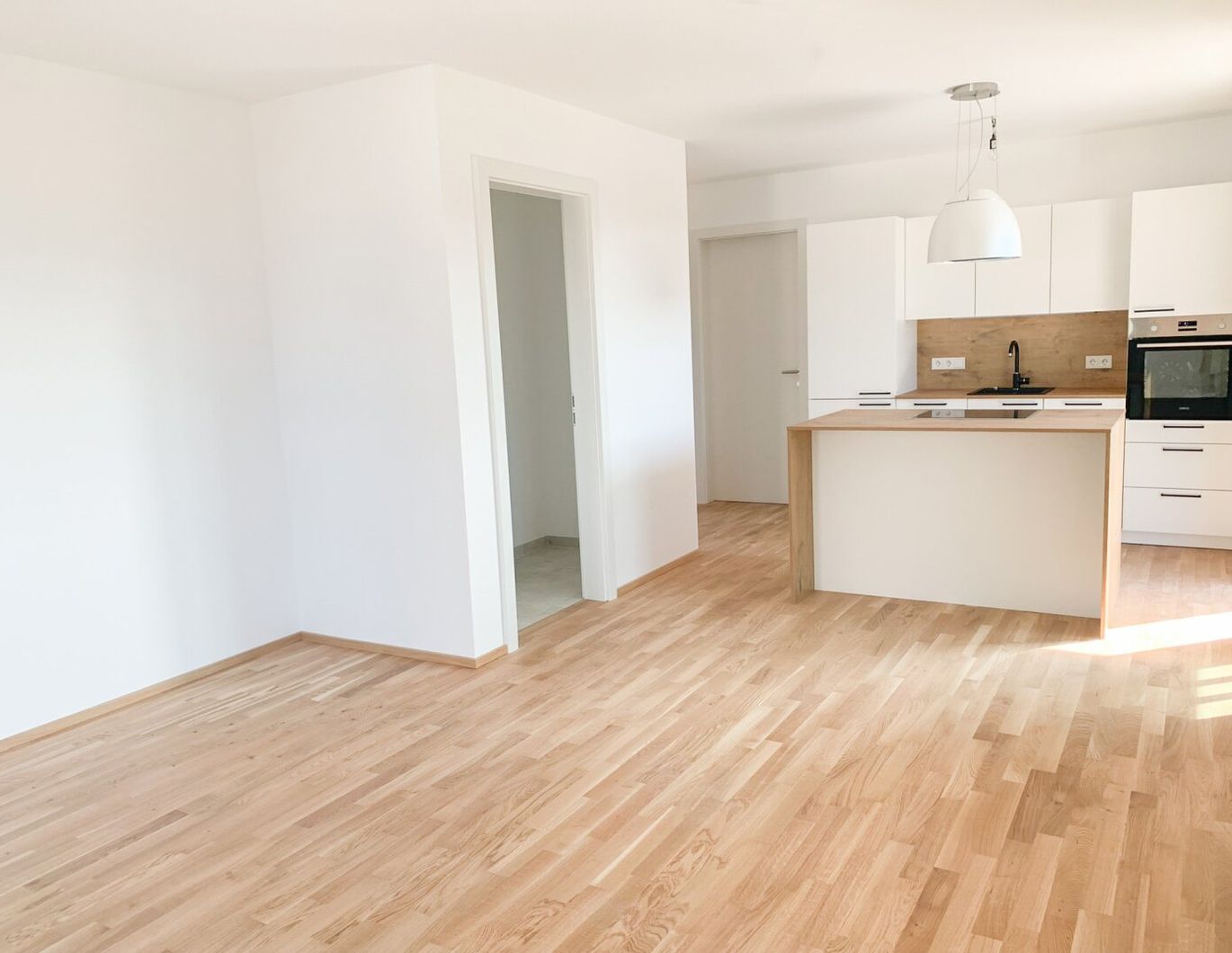 WALS: Gemütliche 2-Zimmer-Wohnung mit 2 Balkonen