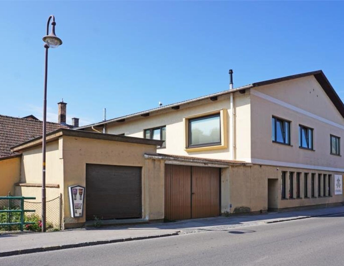 Wohnhaus mit Geschäftslokal, Garage und Garten im Zentrum von Maria Anzbach