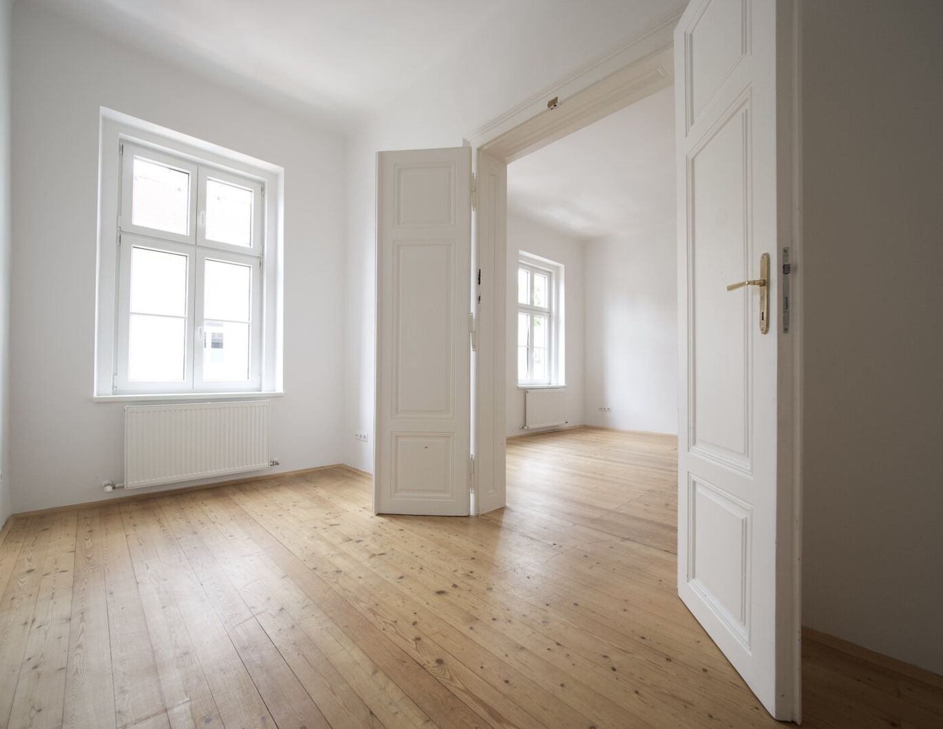 Großartige 4-Zimmer-Wohnung mit Balkon in klassischem Gründerzeithaus in U-Bahn-Nähe
