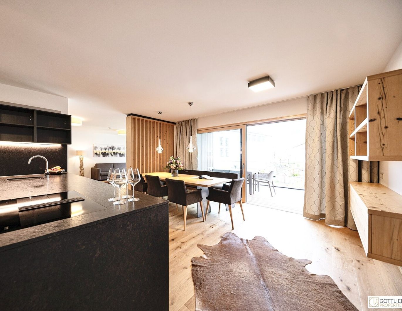 Bestlage Pinzgau mit ca. 5% Rendite! Sonniges 5-Zimmer-Penthouse mit Loggia sowie beheiztem Aussenpool