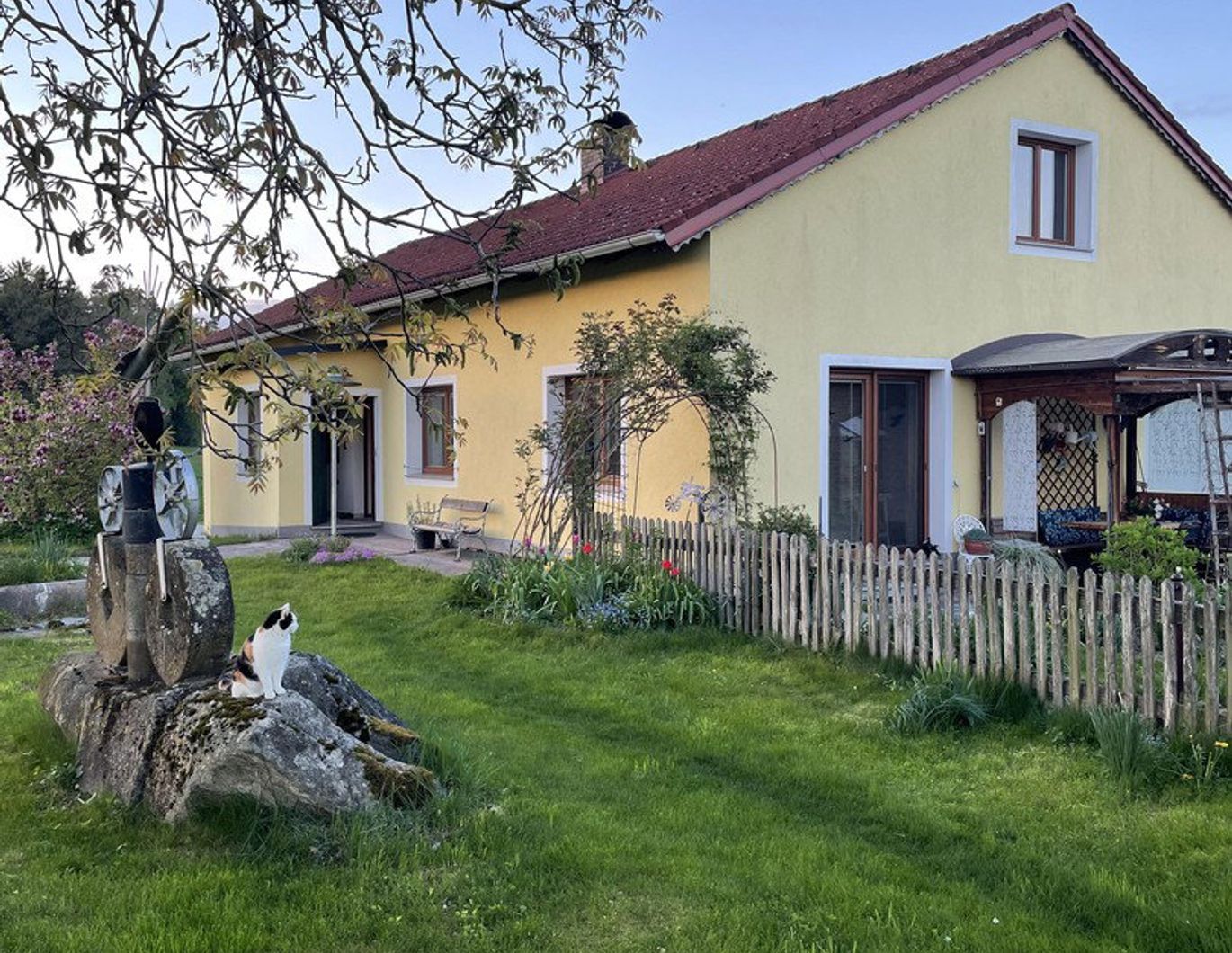 160 m² Altbauwohnung im Dreikanthof - 8 Zimmer mit großem Garten, Garage & Keller