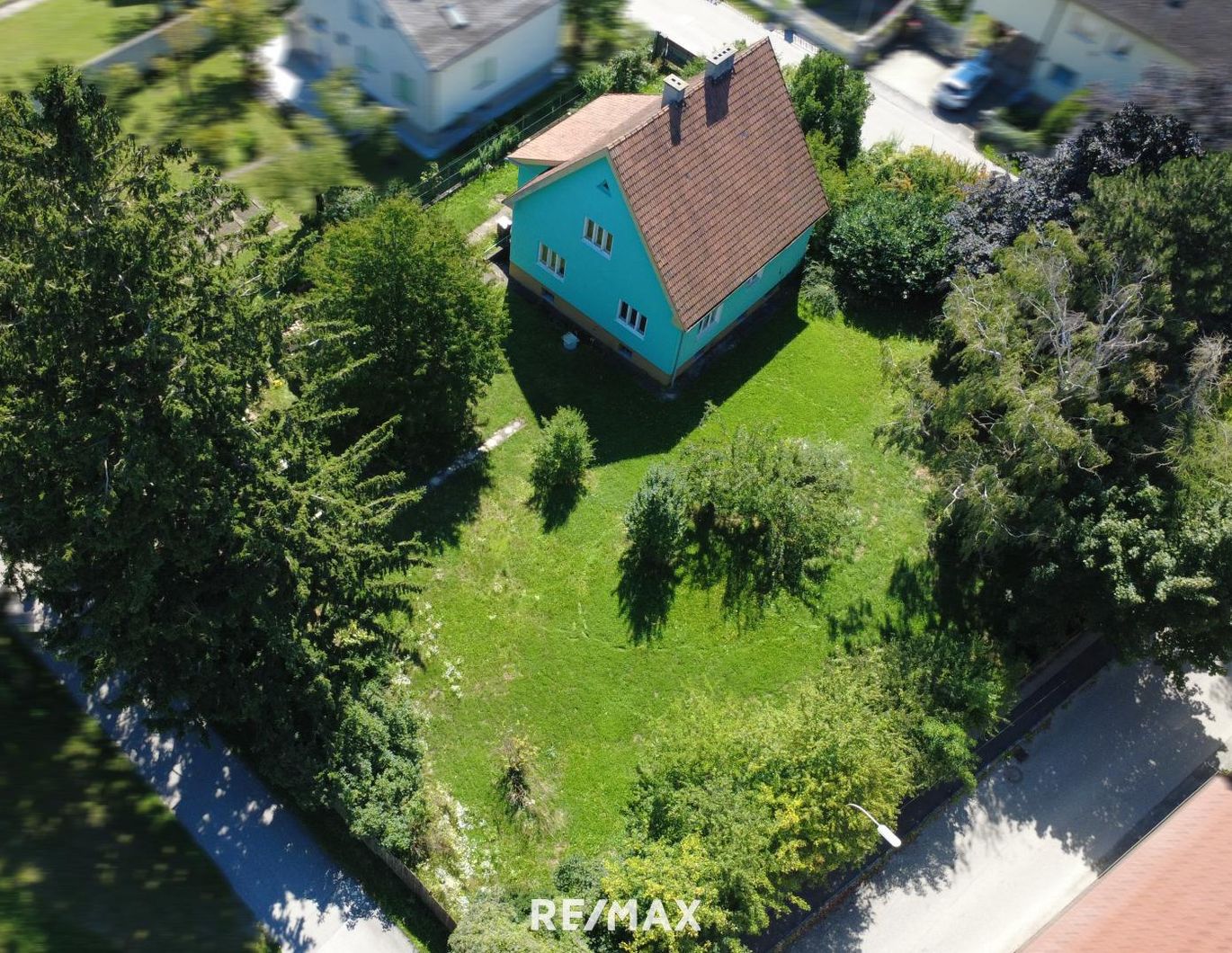 Attraktives Entwicklungsgrundstück mit Bestandshaus - Bauklasse II-III