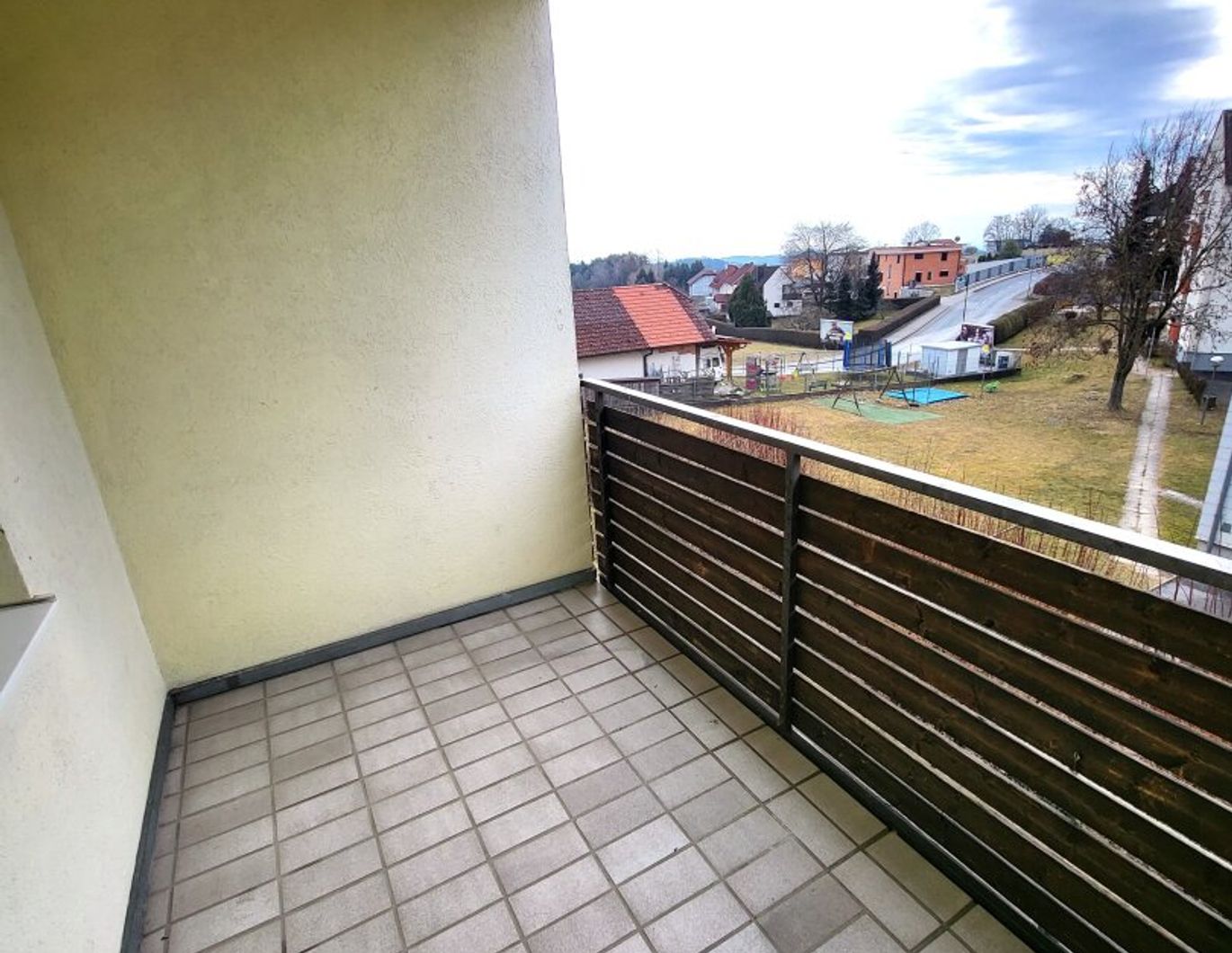 Schöne Erdgeschoß Wohnung mit Loggia