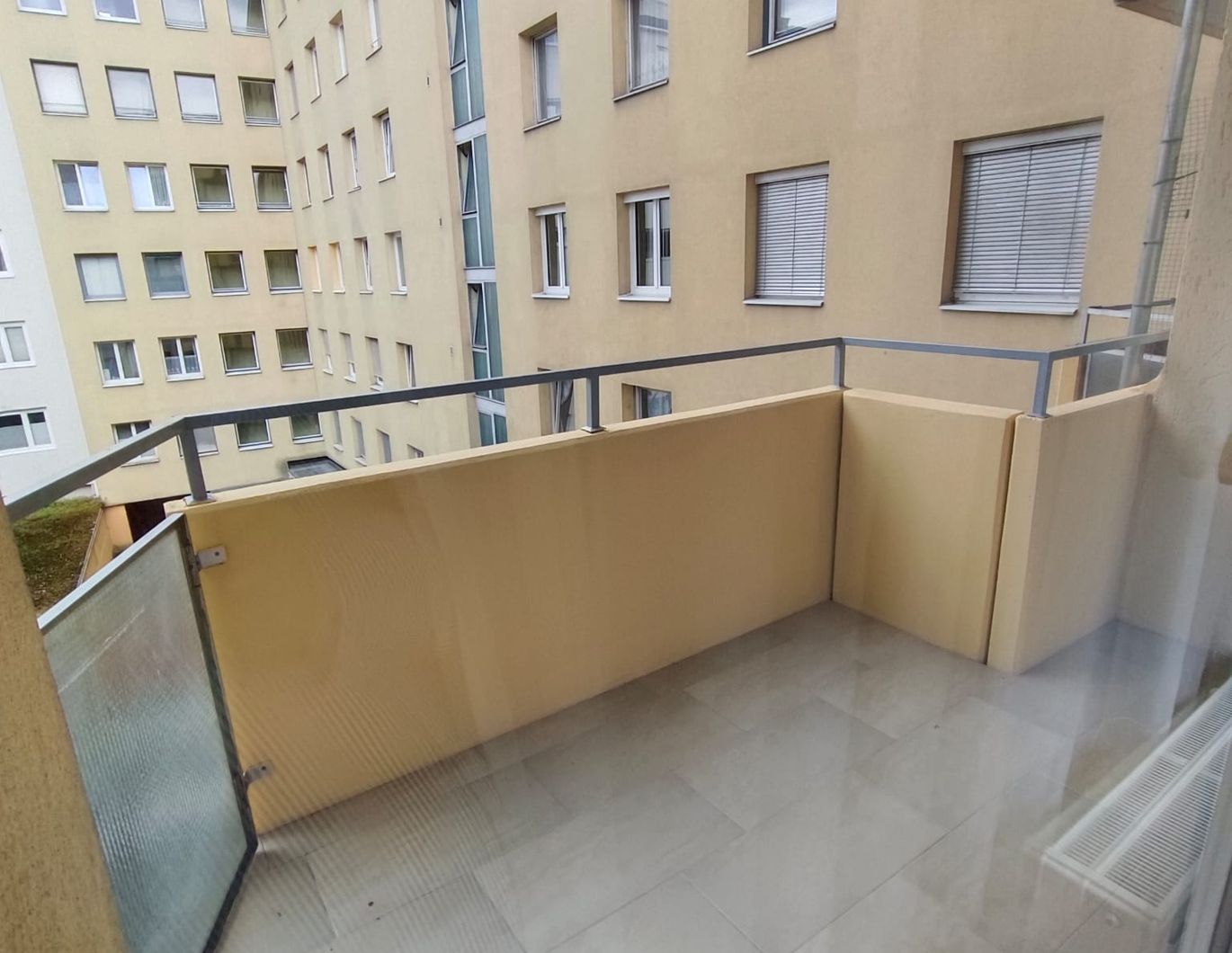 sonnige 2-Zimmer Wohnung Wifi Nähe