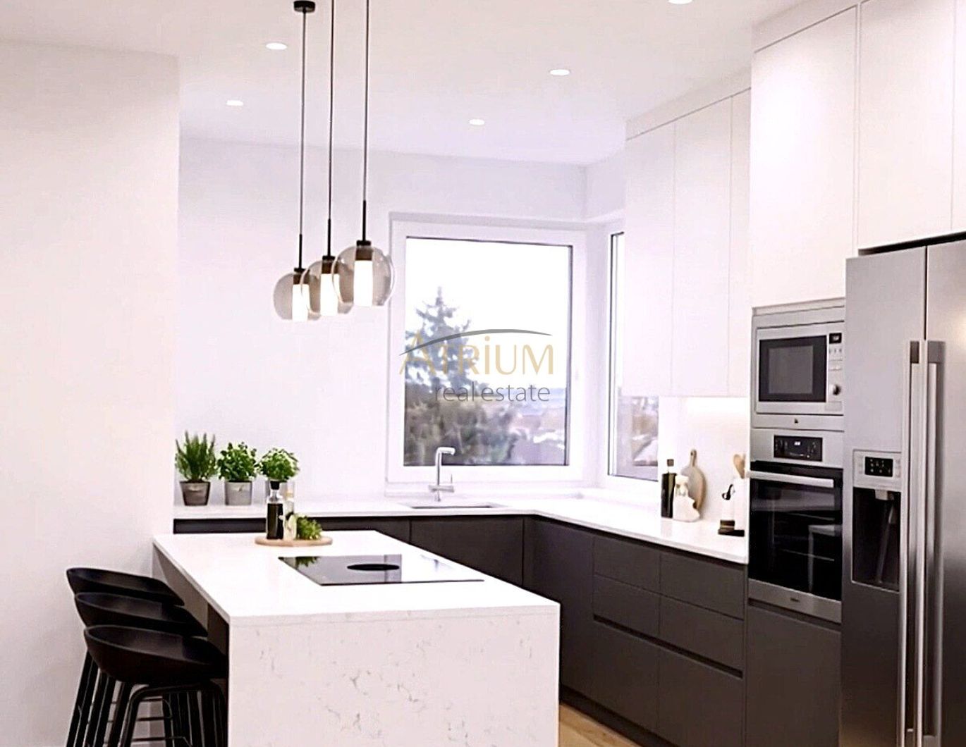 Dachgeschosswohnung in Niedrigenergiebauweise und 23m² Terrasse mit spektakulärem Fernblick.