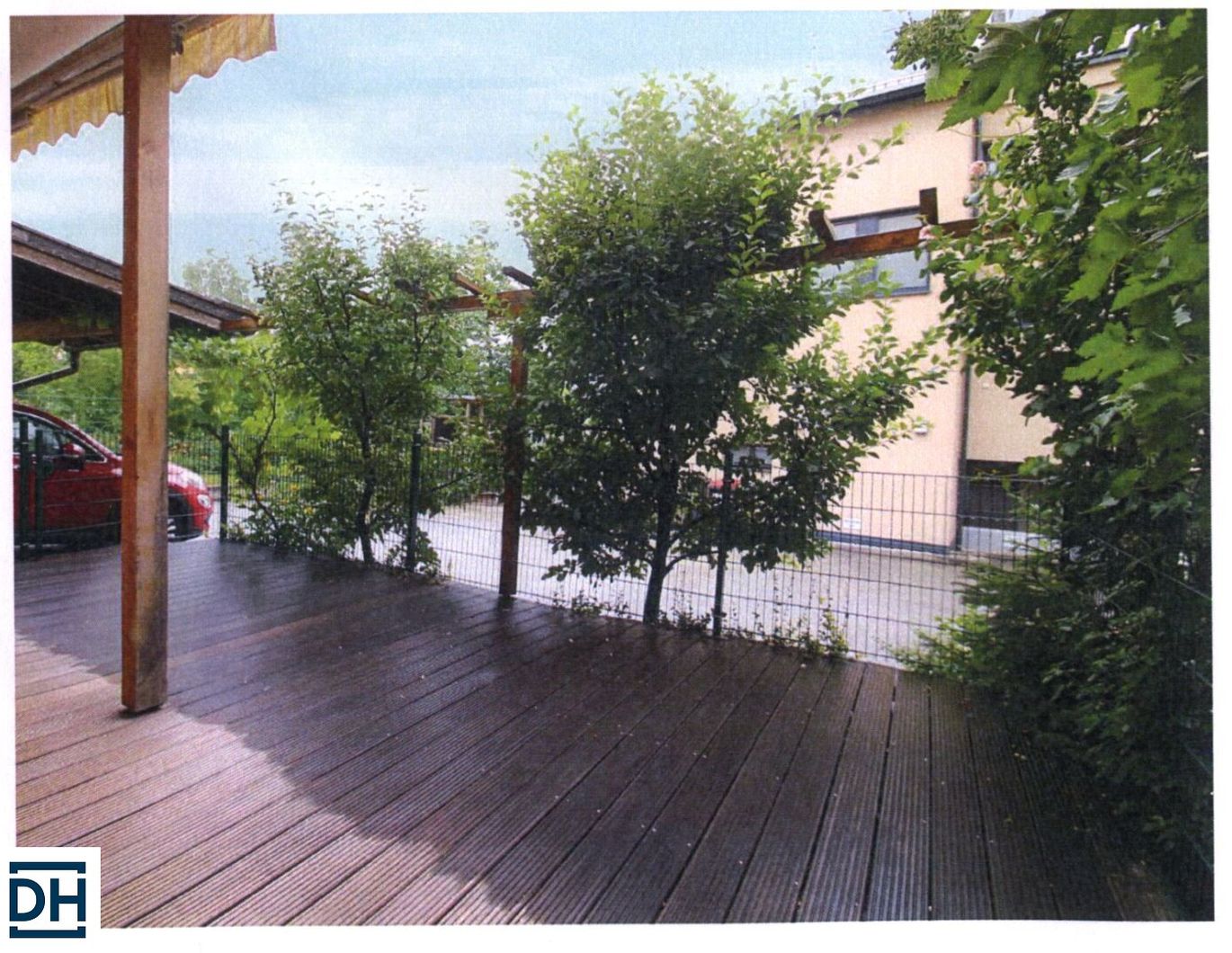 Renovierte Terrassenwohnung mit Carport