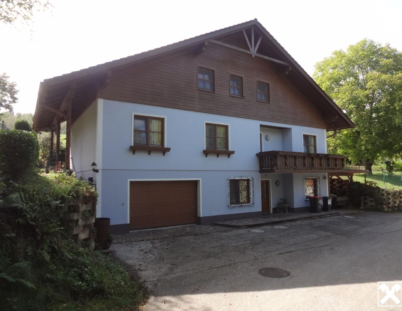 GROSSES LANDHAUS MIT SCHÖNEM GARTEN!