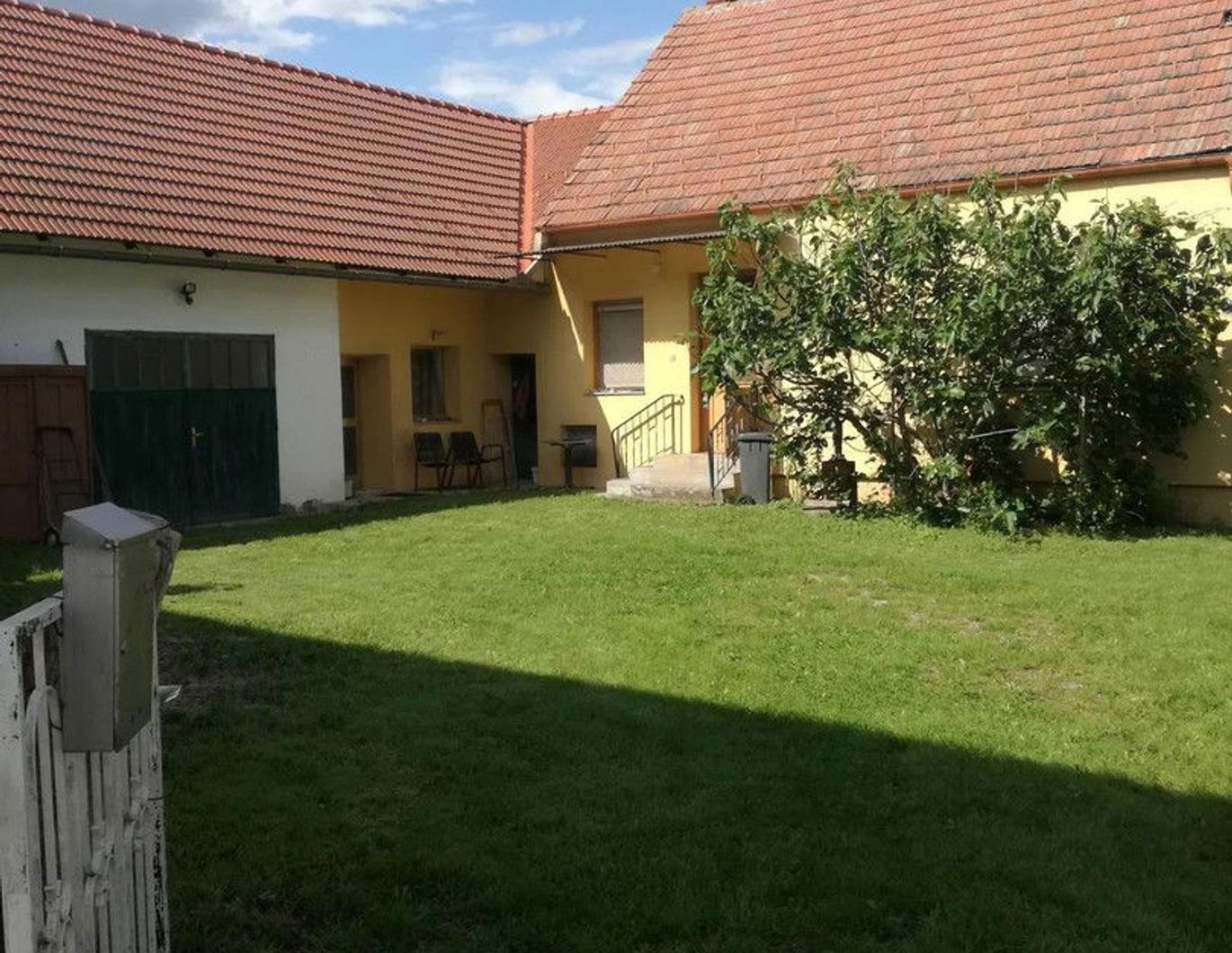 Baugründe, Obstgärten und idyllisches Einfamilienhaus