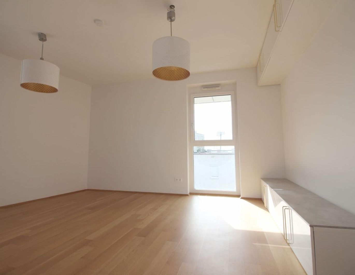 MODERNE 4-ZIMMER-WOHNUNG MIT GROSSER TERRASSE UND TIEFGARAGENPLATZ