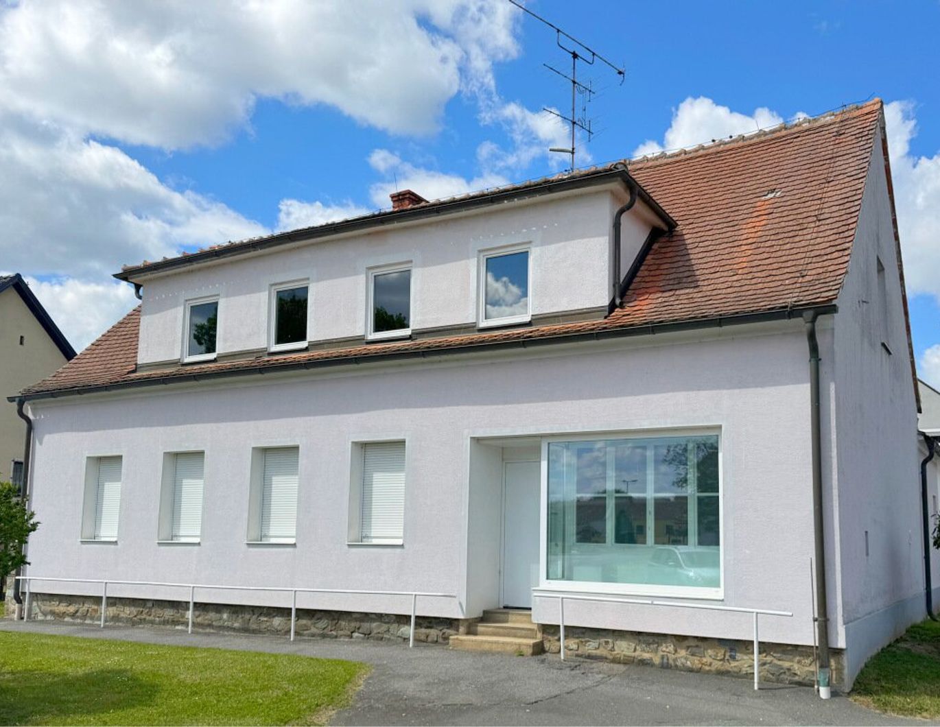 LIEGENSCHAFT XL mit 2 Häuser und Wirtschaftsgebäude sowie extra Baugrund!