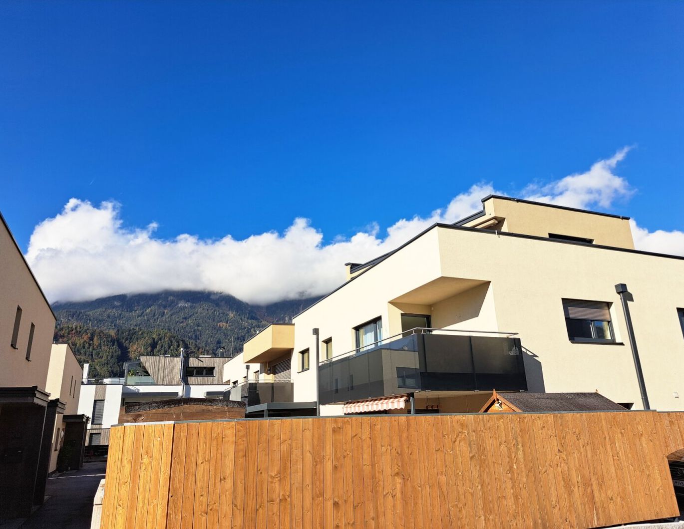 Moderne 2-Zimmer-Wohnung mit Sonnen-Balkon und TG-Platz!