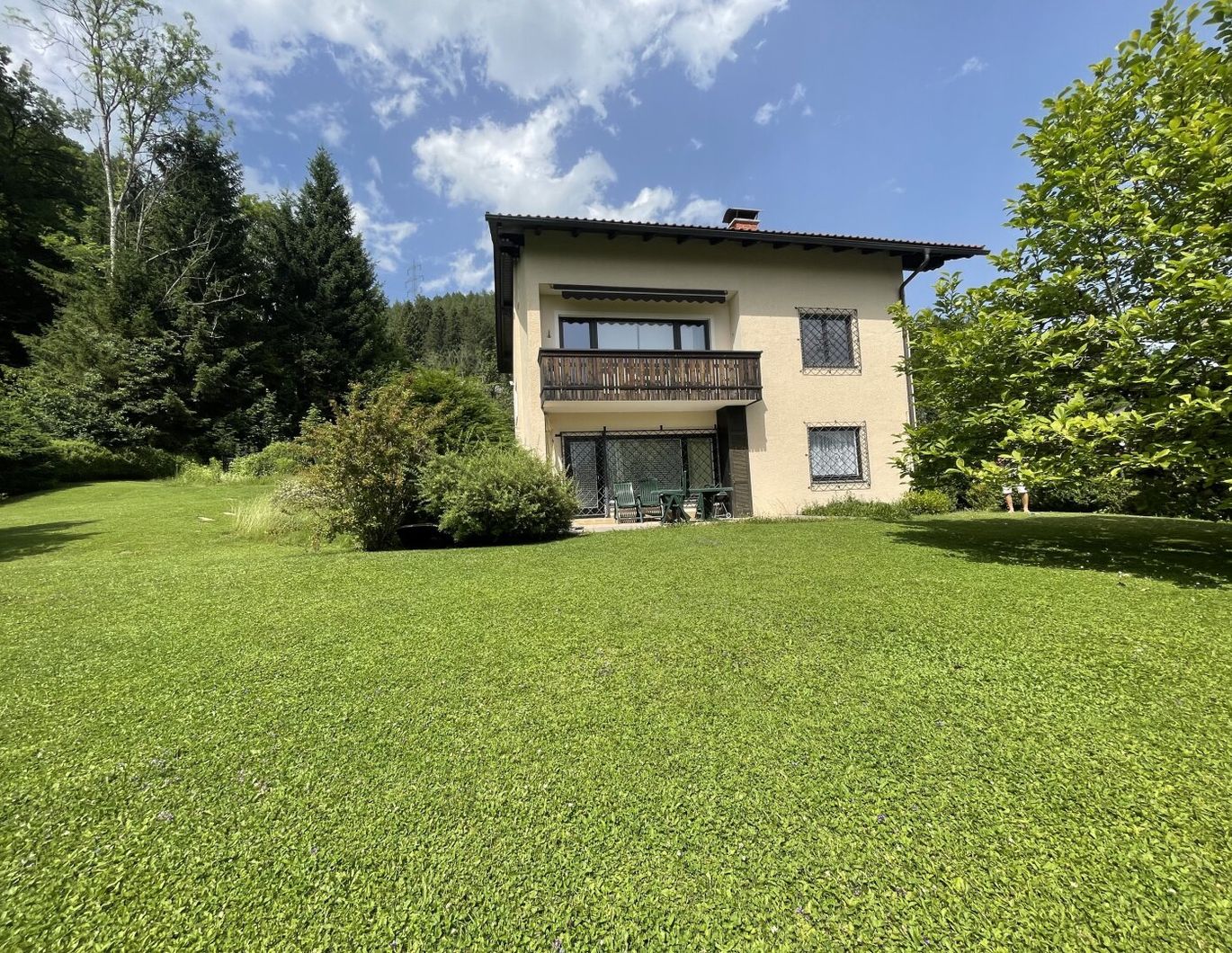 Großes Wohnhaus in sehr guter Lage!