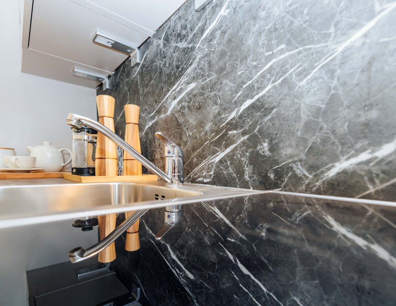 1 MONAT MIETFREI I AB SOFORT I XL-TERRASSE I TOP-KÜCHE I SEHR HELL & RUHIG I BADEWANNE I WG TAUGLICH I MODERN SANIERT I LICHTDURCHFLUTET I SEHR ZENTRALE LAGE AM STADTPARK I