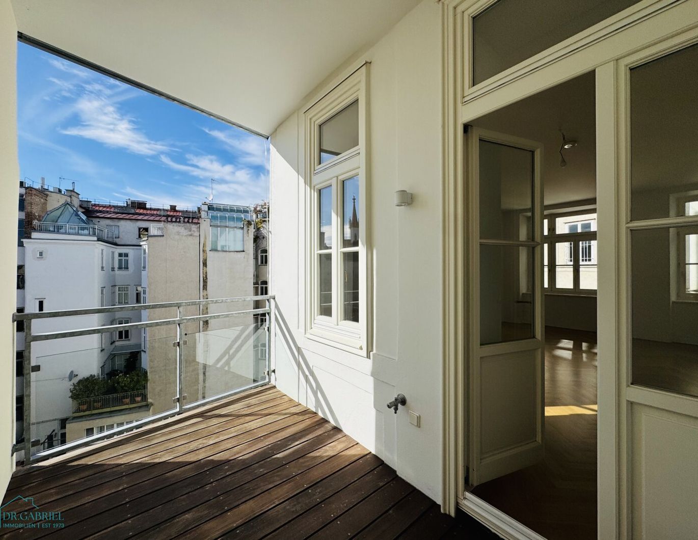 WUNDERSCHÖNE INNENSTADTWOHNUNG MIT BALKON