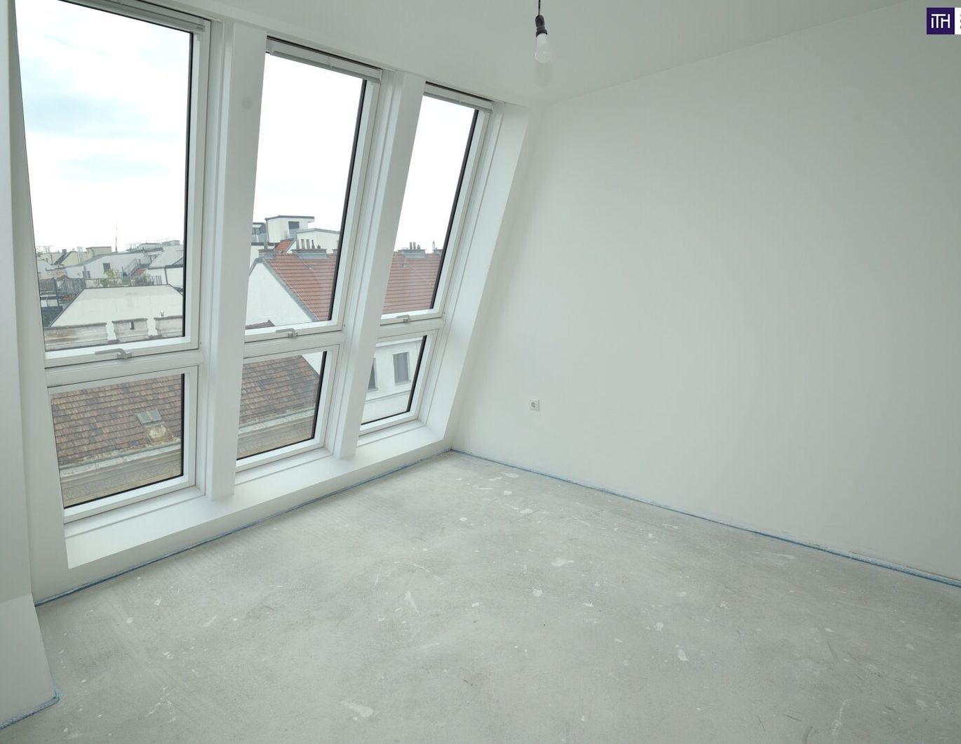Preisreduktion! Stadtleben mit Weitblick - Helle Dachgeschosswohnung mit Sonnenbalkon - Nahe Hauptbahnhof - Überzeugen Sie sich selbst von dieser Immobilie!