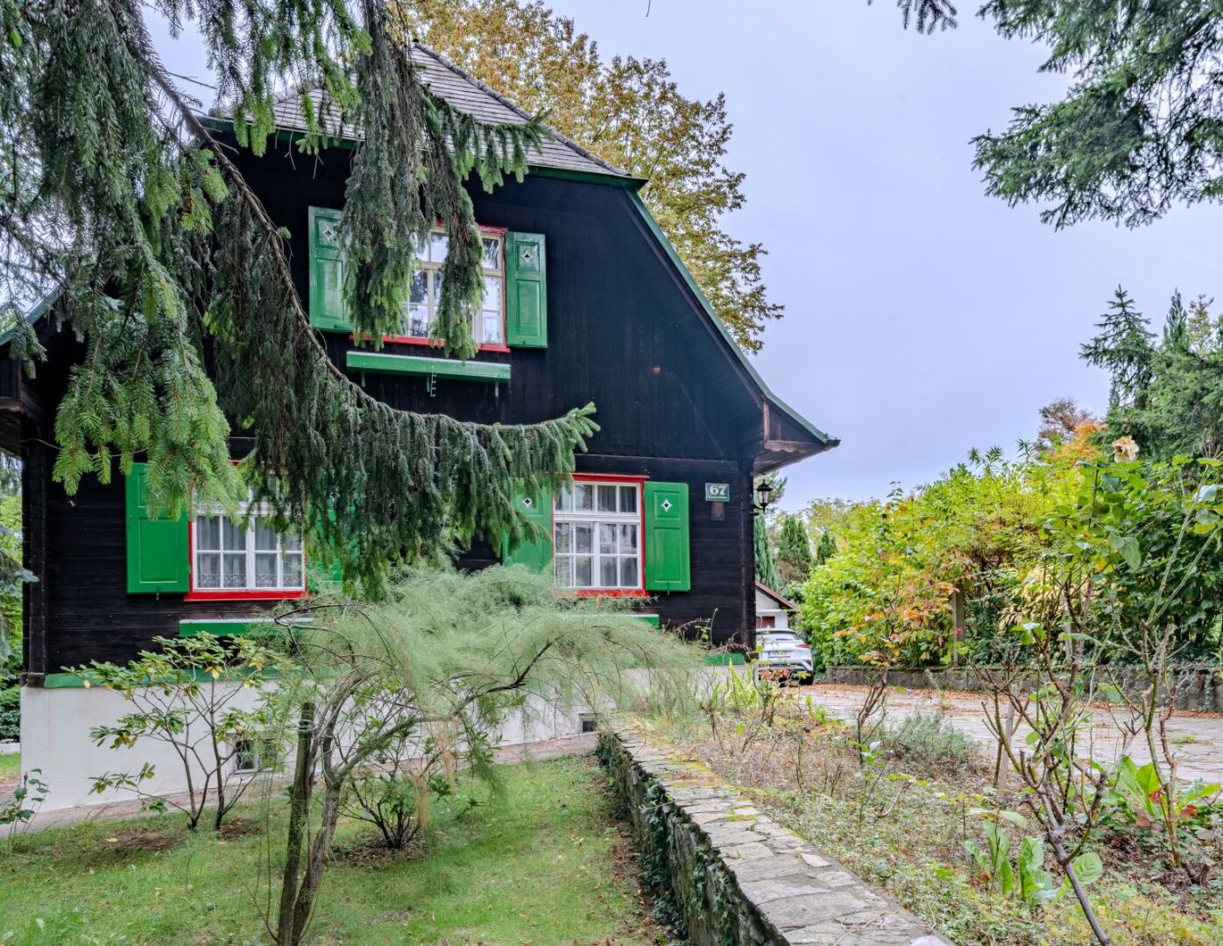 Romantisches Holzblockhaus am Grazer Ruckerlberg