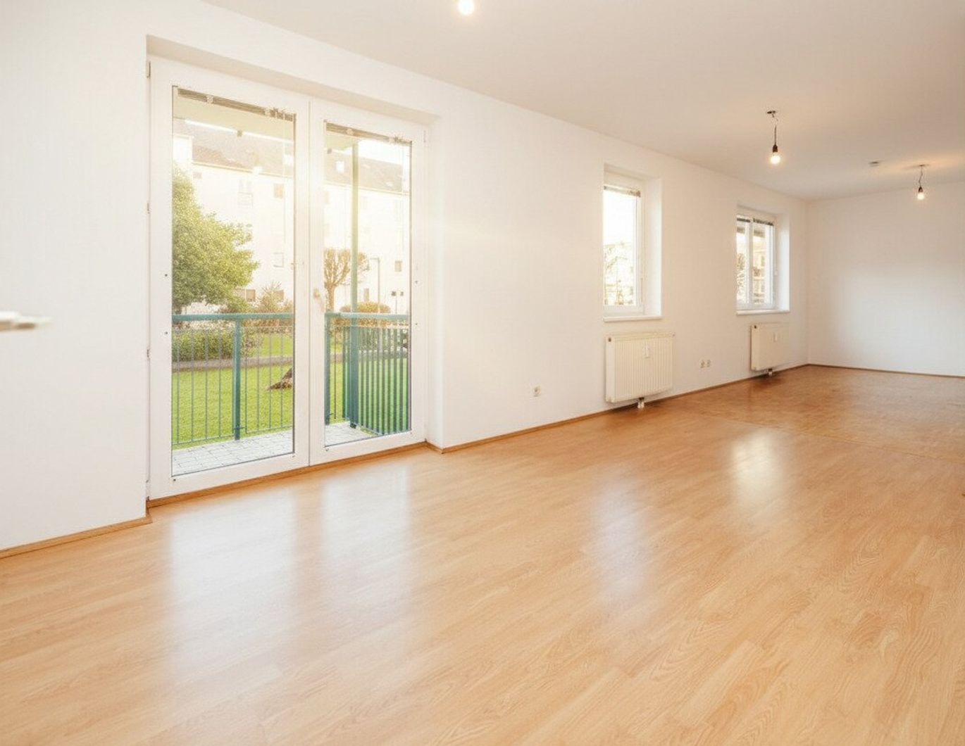 WESTBALKON I GEPFLEGTE WOHNANLAGE I LICHTDURCHFLUTET I BADEWANNE I FERNWÄRME I EGGENBERG I PROJEKT WOHNEN I