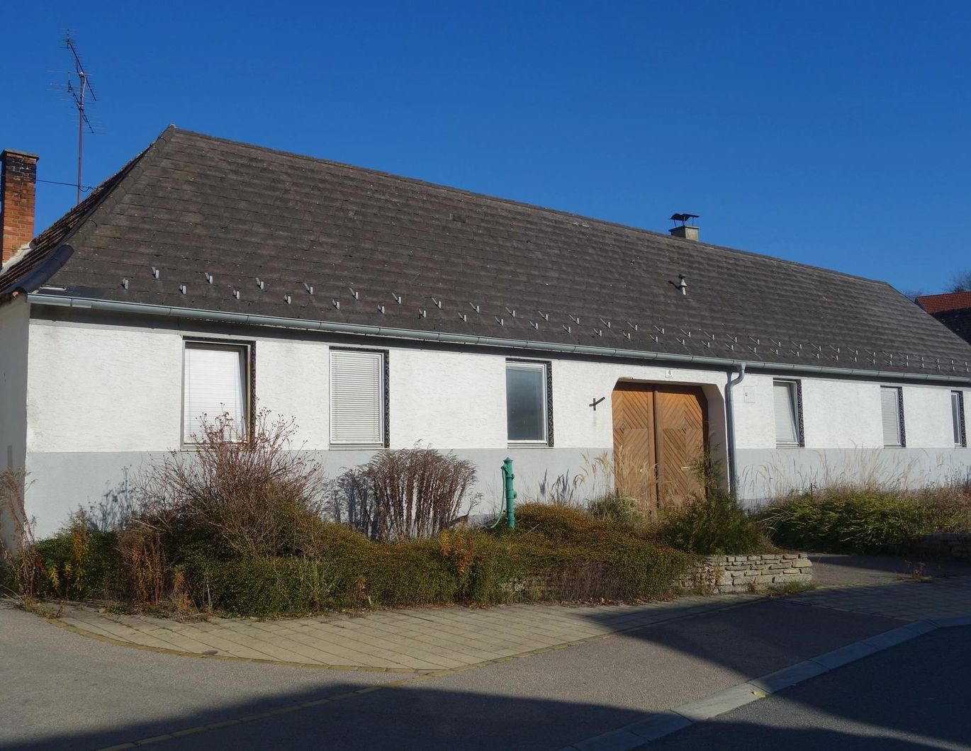 !!!MEGA SCHNÄPPCHEN!!! Geräumiges Haus mit Halle - 12 Min. nach Retz! PROVISIONSFREI! (Provisionsfrei)