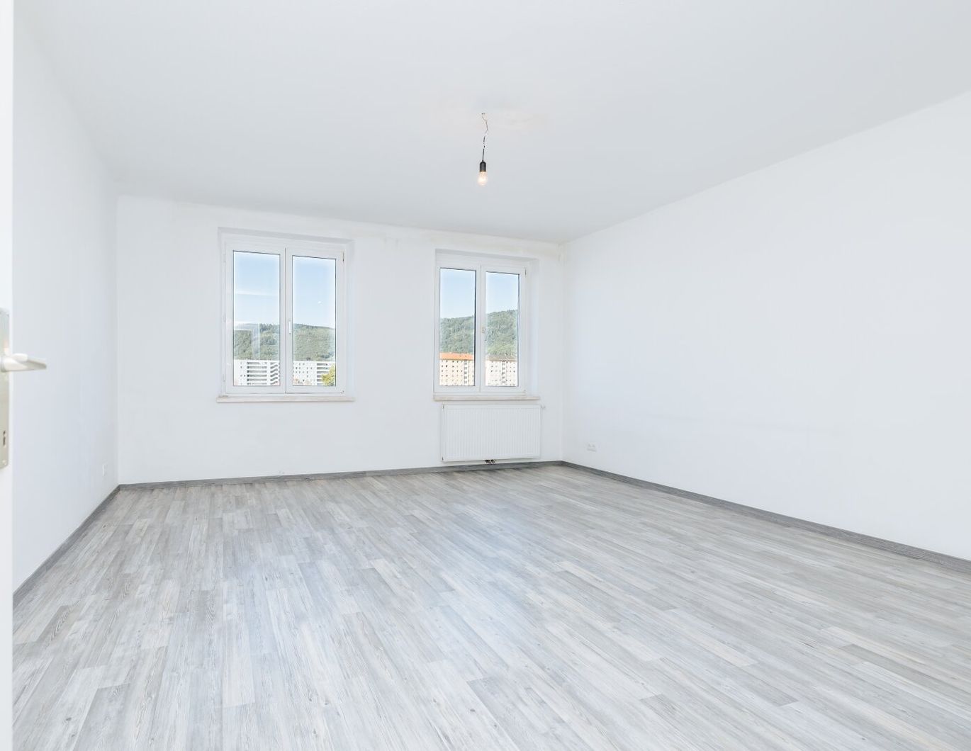 PROVISIONSFREI I RENOVIERT I ELEGANTE DUSCHE I EXKLUSIVE EINBAUKÜCHE I NÄHE ZUM BAHNHOF I TIERFREUNDLICH I ZEITGEMÄSS WOHNEN I OPTIMALE RAUMAUFTEILUNG I PROJEKT WOHNEN I