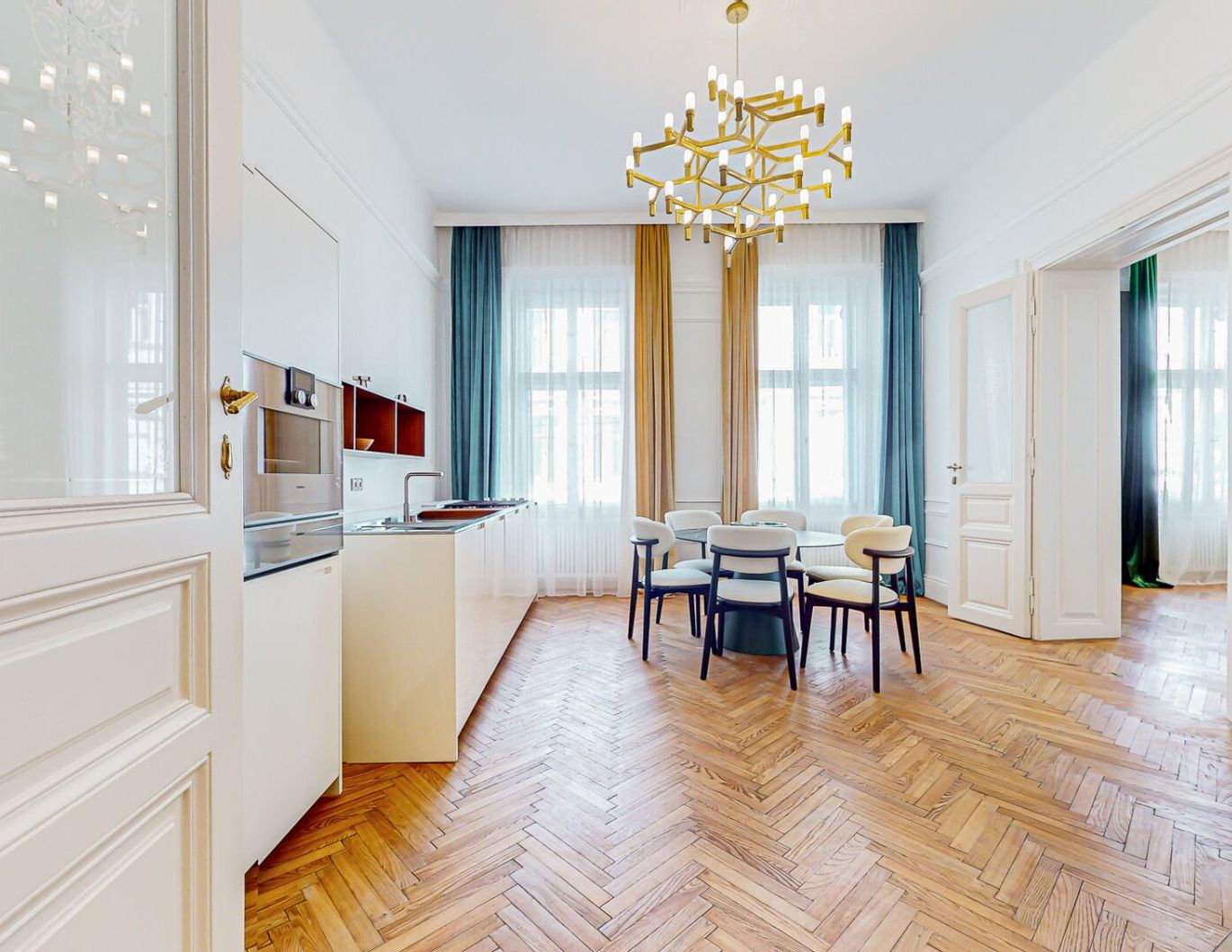 EXTRAVAGANTE 4-ZIMMER-ALTBAUWOHNUNG IN MARIAHILFER BESTLAGE
