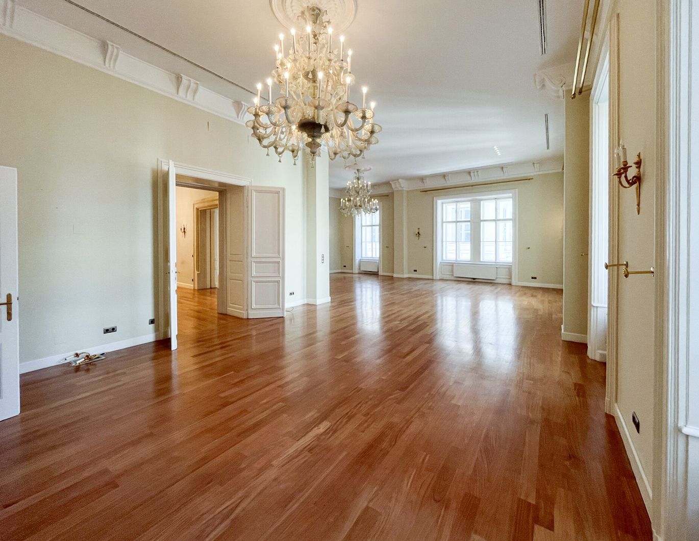Prachtvolle Palaiswohnung auf 349 m² nahe Minoritenplatz - zu mieten in 1010 Wien