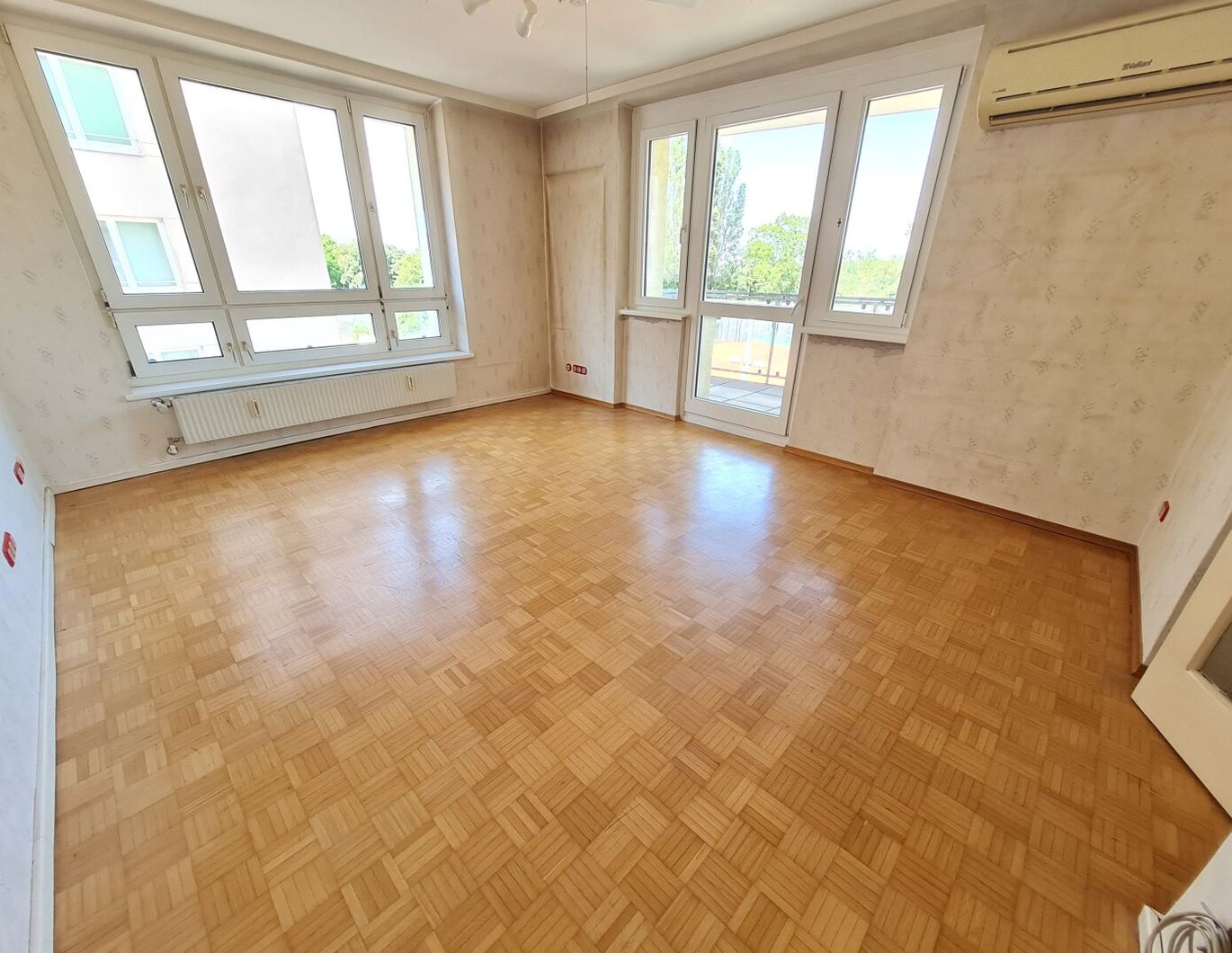 PRINZ-EUGEN-STRASSE! BELVEDERE! RENOVIERUNGSBEDÜRFTIGE 3 ZIMMER NEUBAUWOHNUNG MIT BALKON!