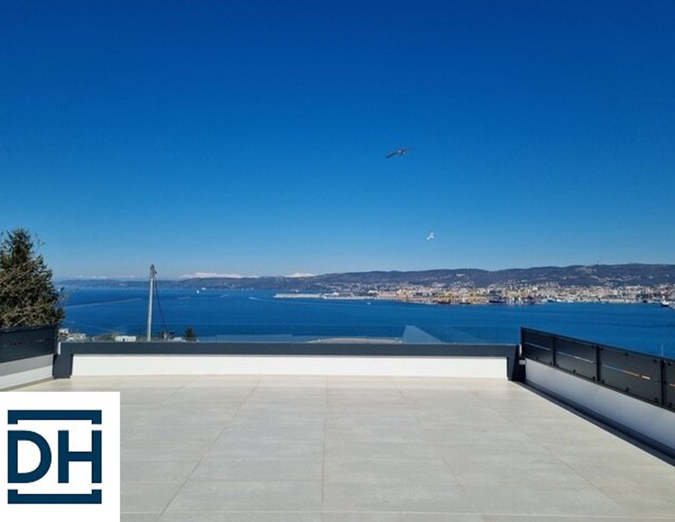 EXKLUSIVES WOHNHAUS MIT MEERBLICK IN MUGGIA - Investition mit Wertsteigerungspotenzial