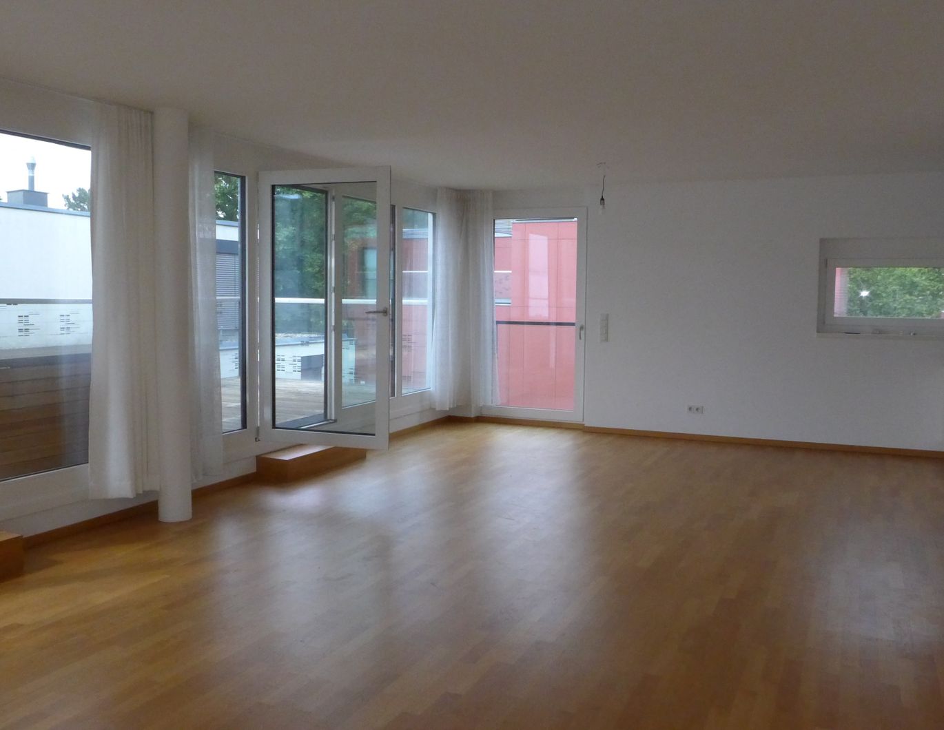Großzügige, moderne DG-Wohnung in Nussdorf mit Blick in die Weinberge + Garagenplatz
