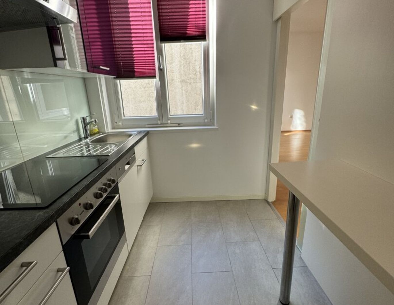 Schwedenplatz ! Geräumige kleine Wohnung in bester Lage !!