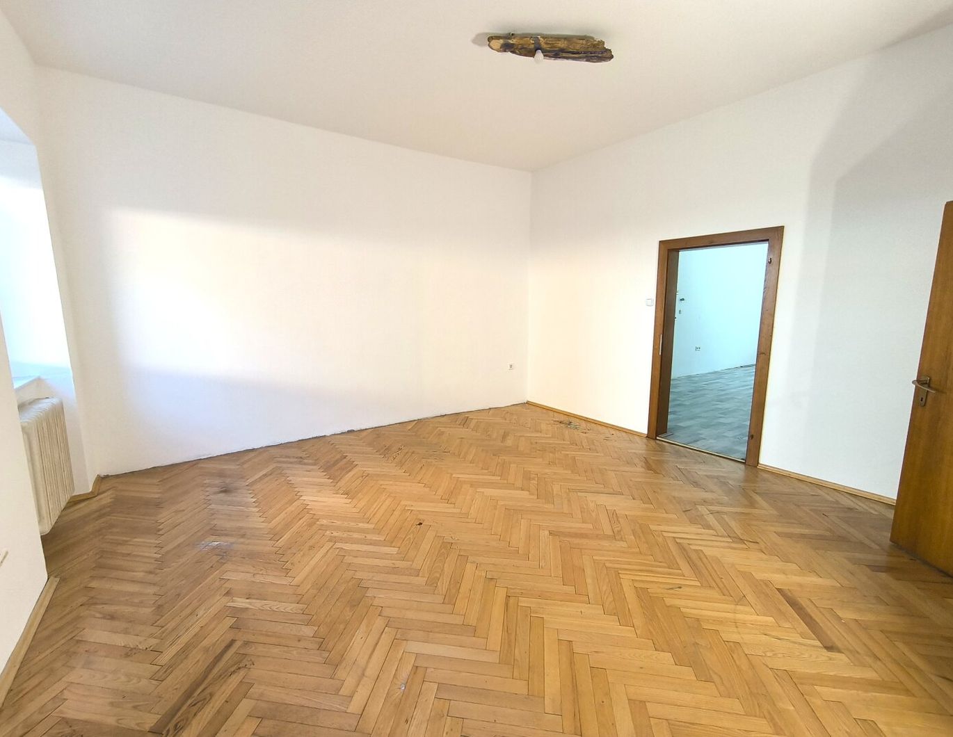 Elegante Altbau-Wohnung mit ca. 254 m² Wohnfläche mit Balkon und Terrasse im Zentrum von Völkermarkt