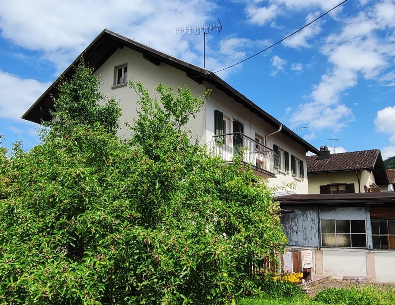 Neuer Preis! Imposantes Sanierungshaus mit viel Grundstück!